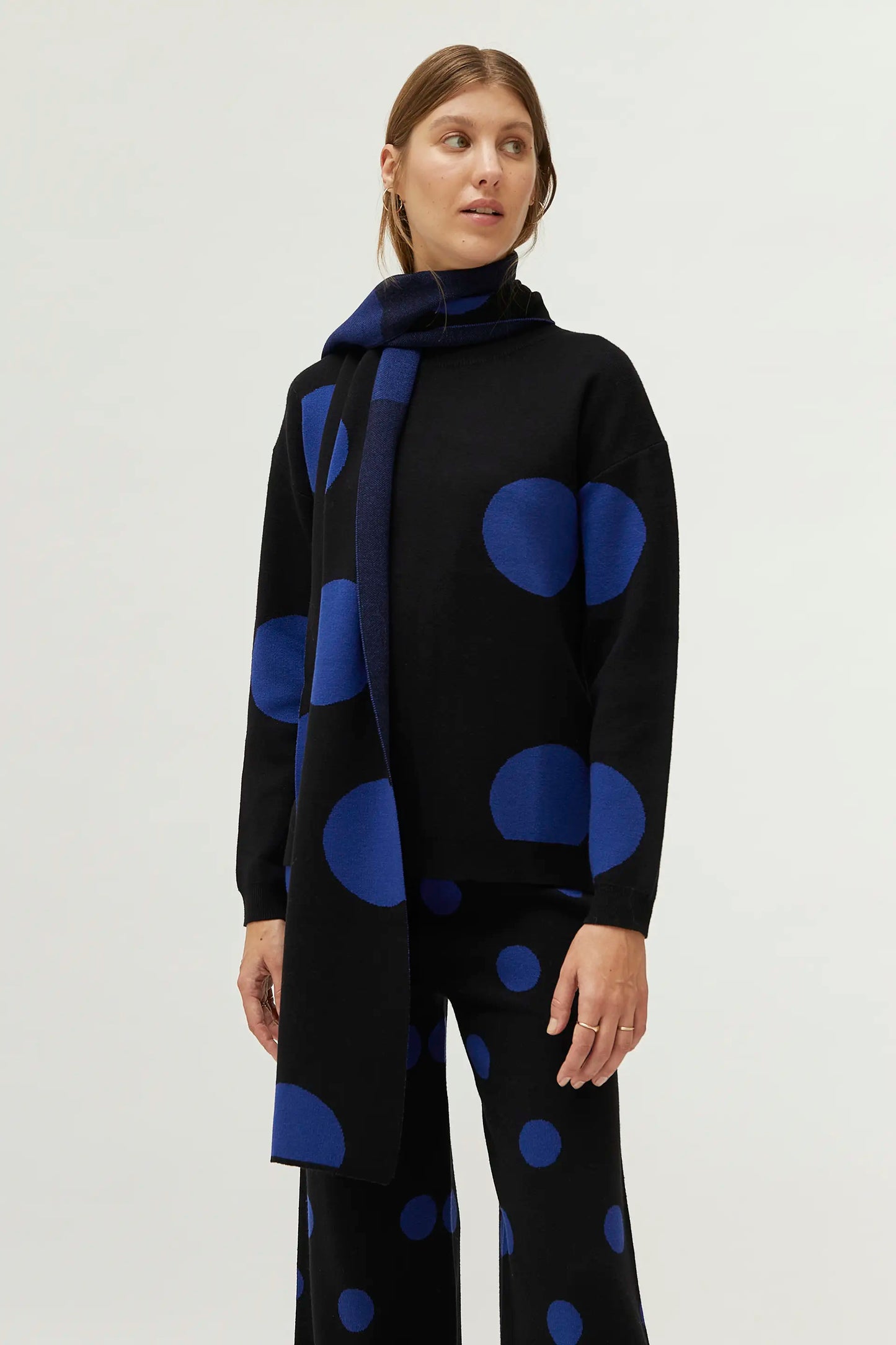 Blue polka dot printed jacquard knit scarf