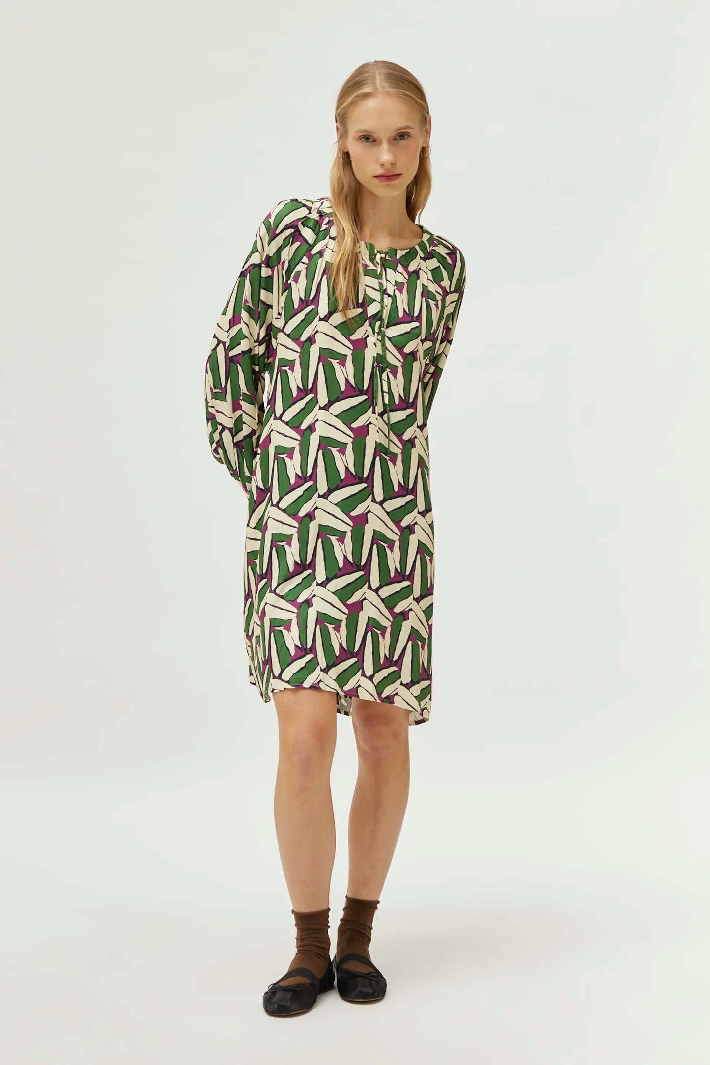 Short green geometric print dress