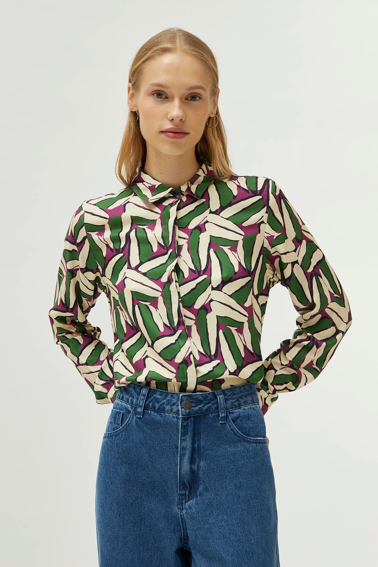 Green geometric print shirt