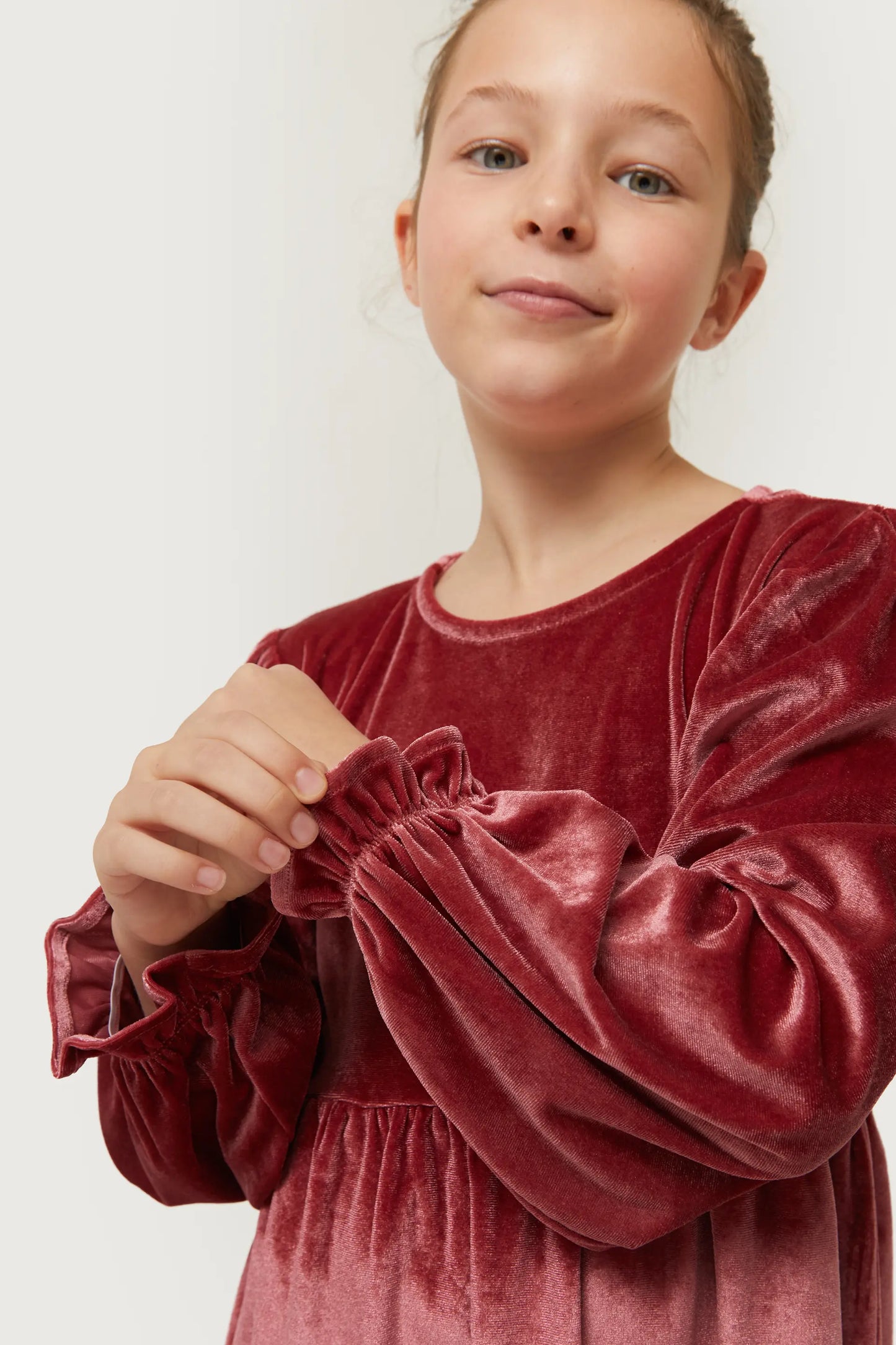 Vestido corto de niña de terciopelo rosa