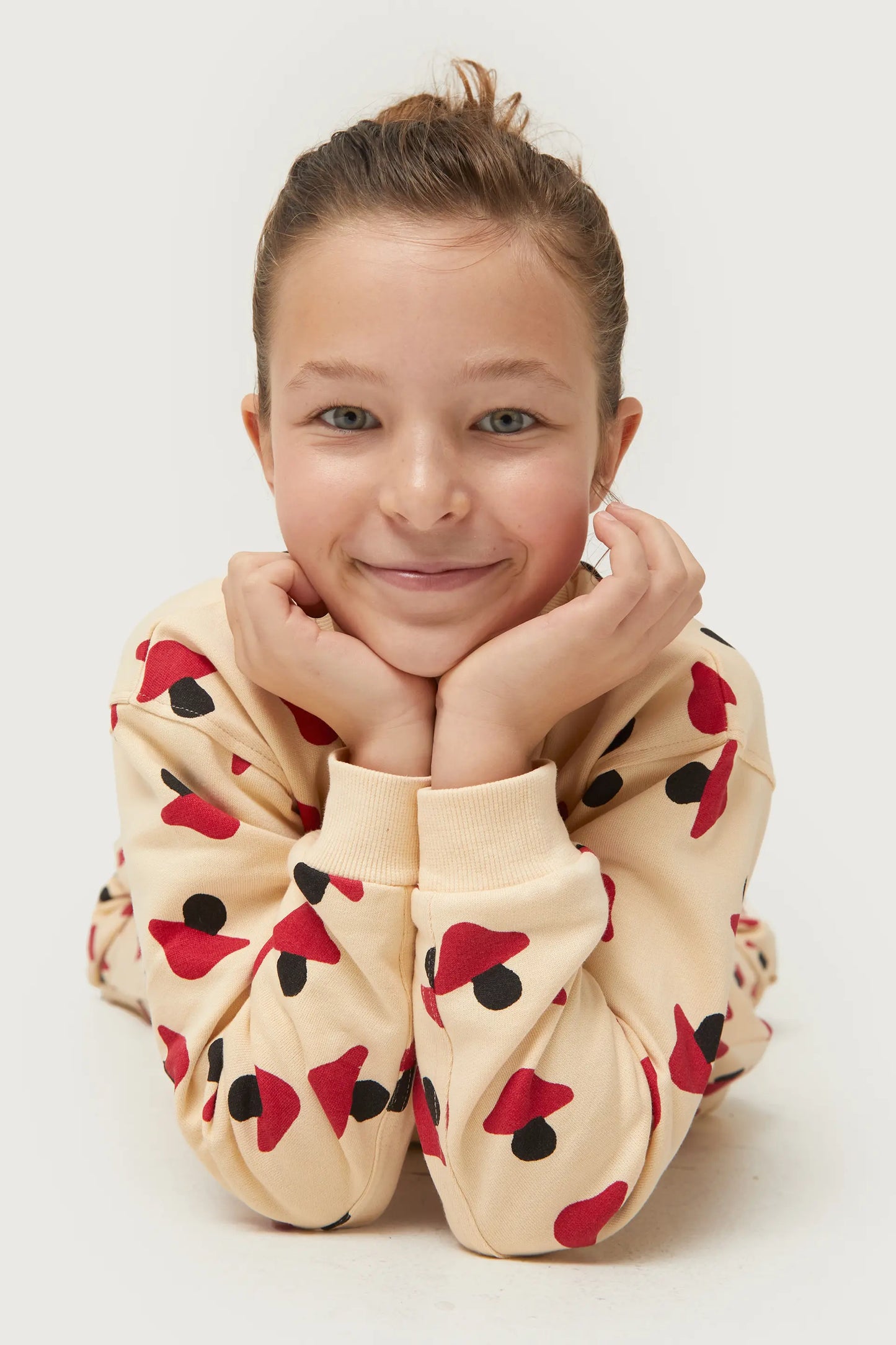 Girl's beige mushroom print sweatshirt