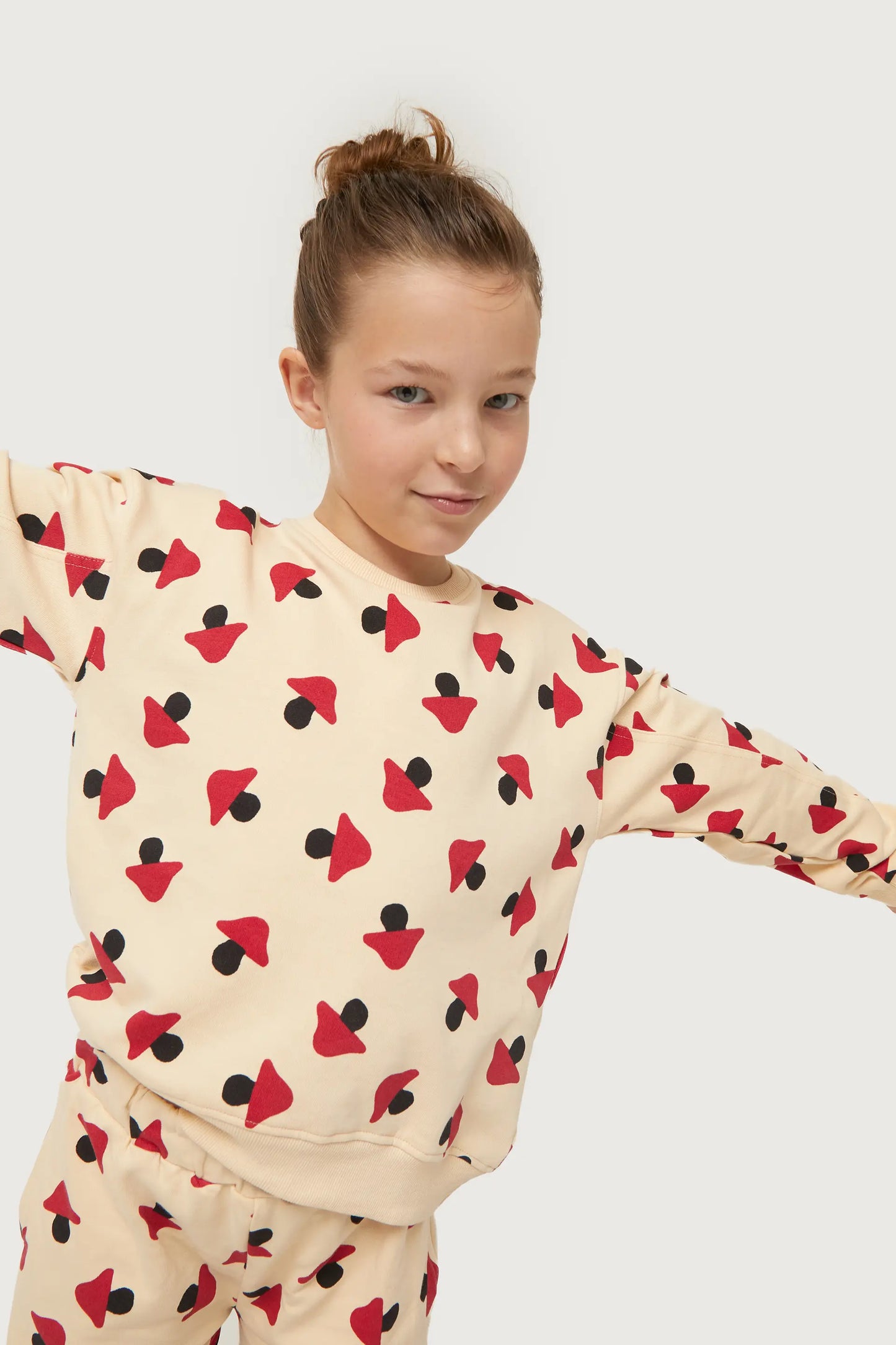 Girl's beige mushroom print sweatshirt