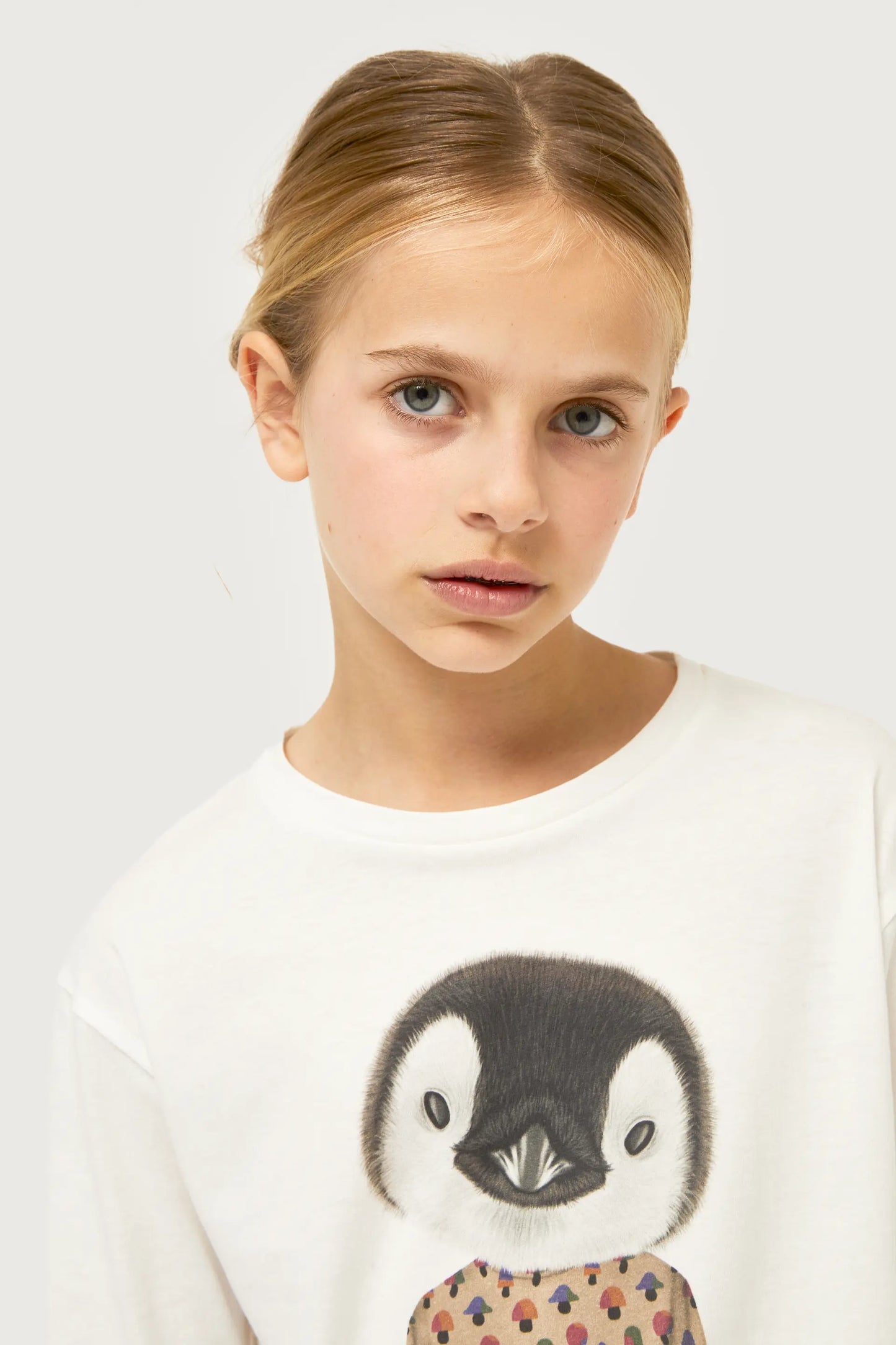 Girl's T-shirt with white penguin print