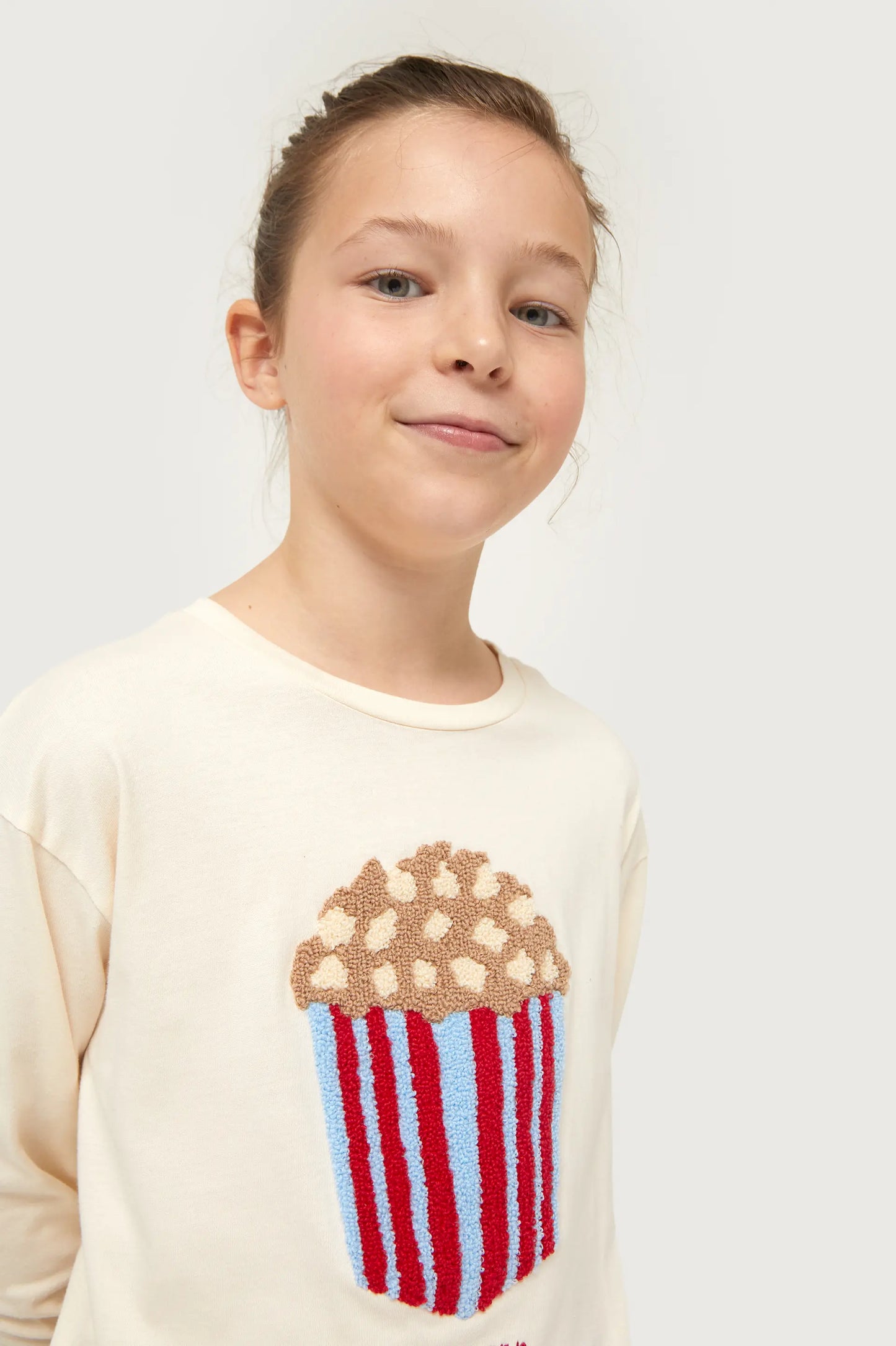 Girl's T-shirt with cream-white popcorn print