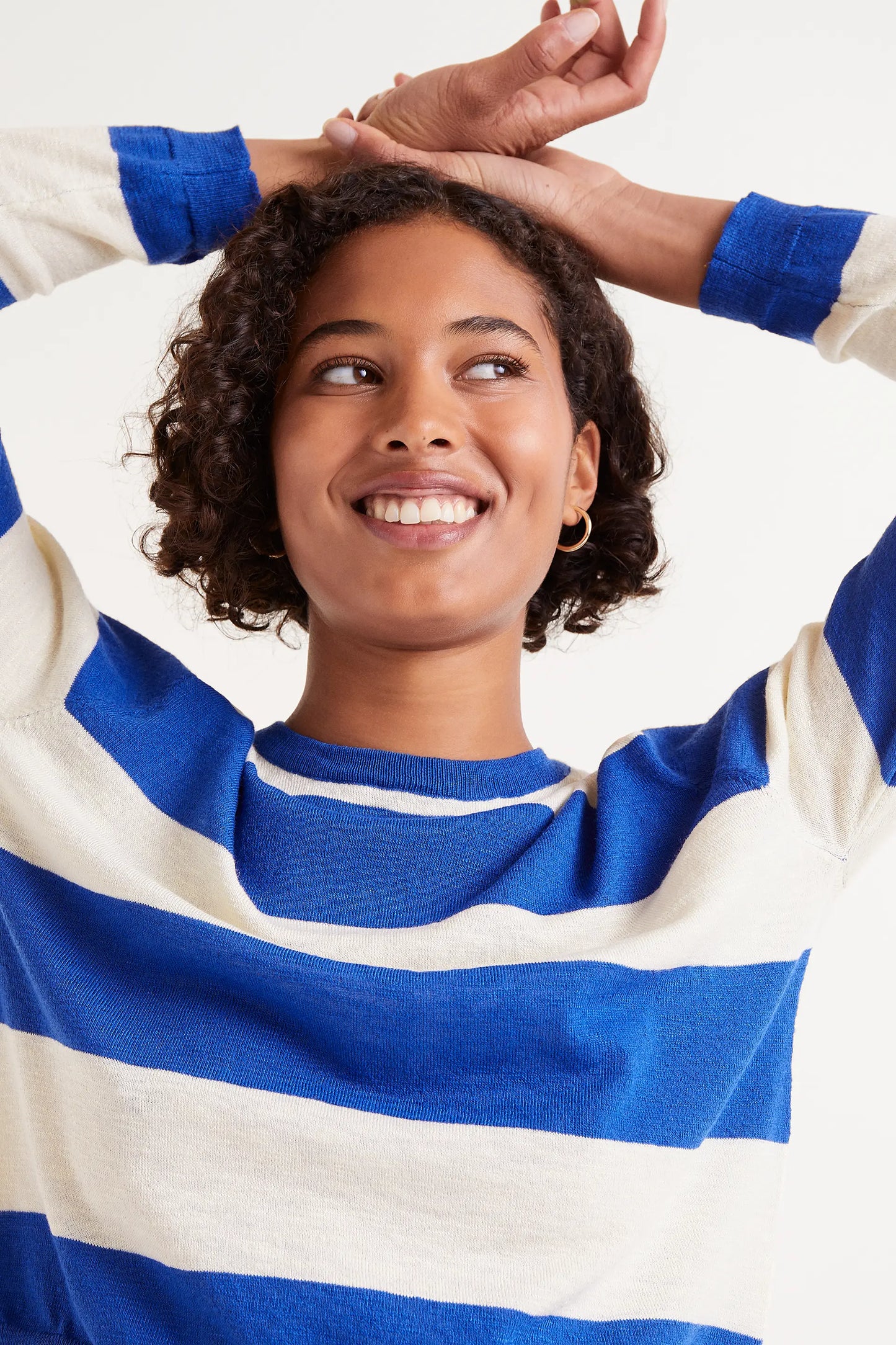 Fine knit jersey with blue stripes