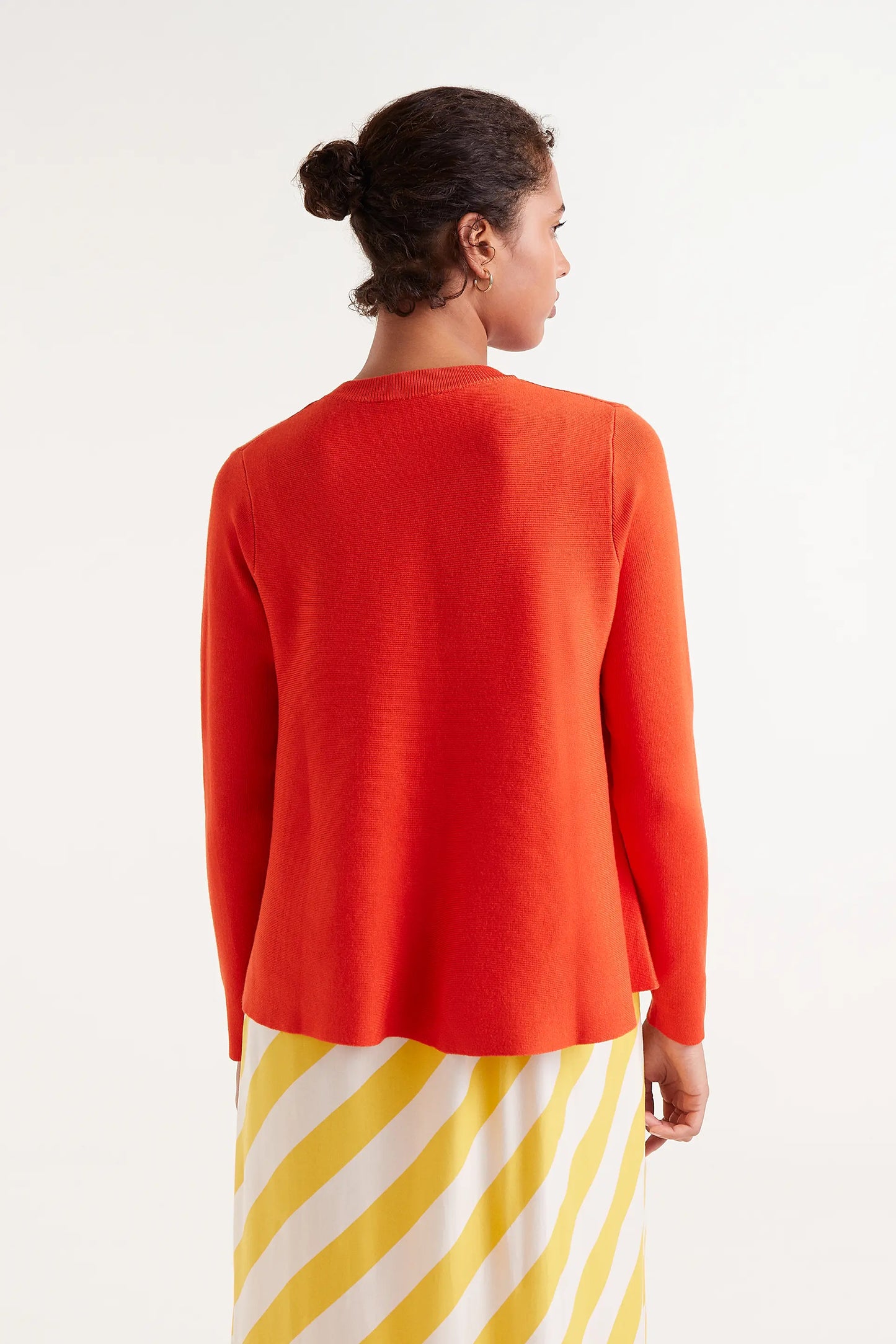 Cardigan rosso in maglia fluida