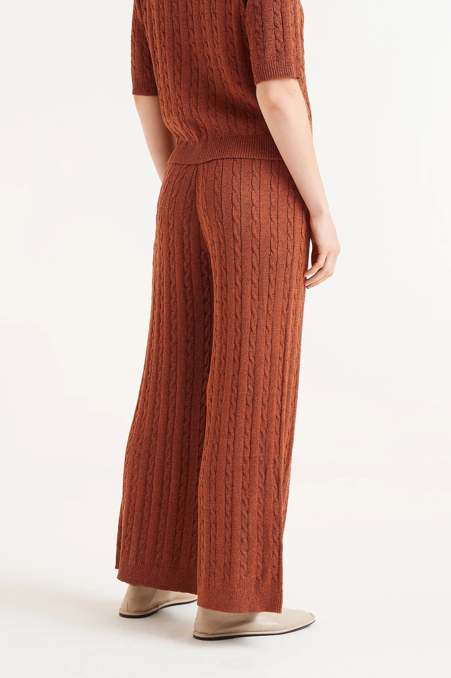 Brown knitted straight trousers