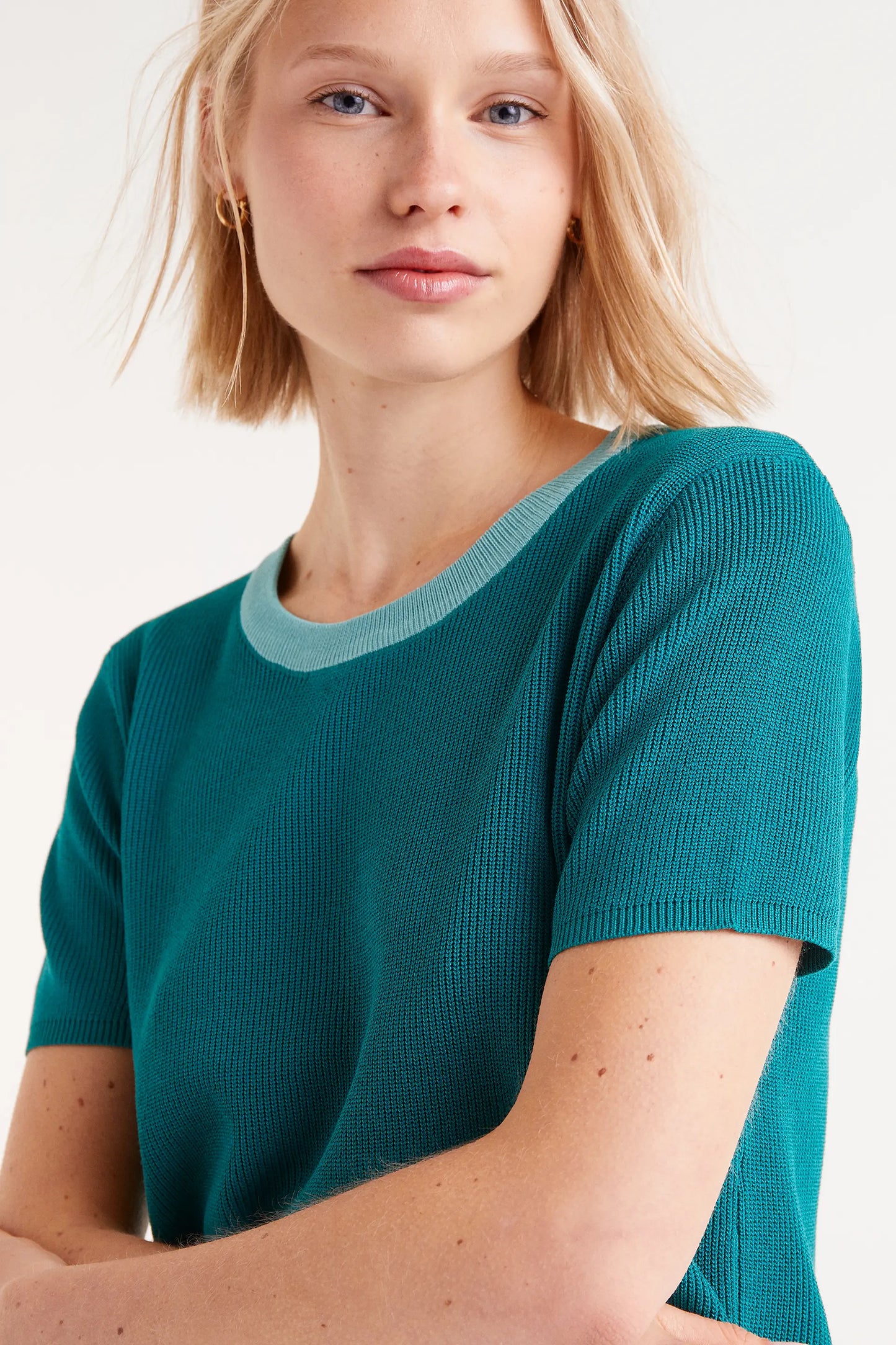 Green short sleeve knit top