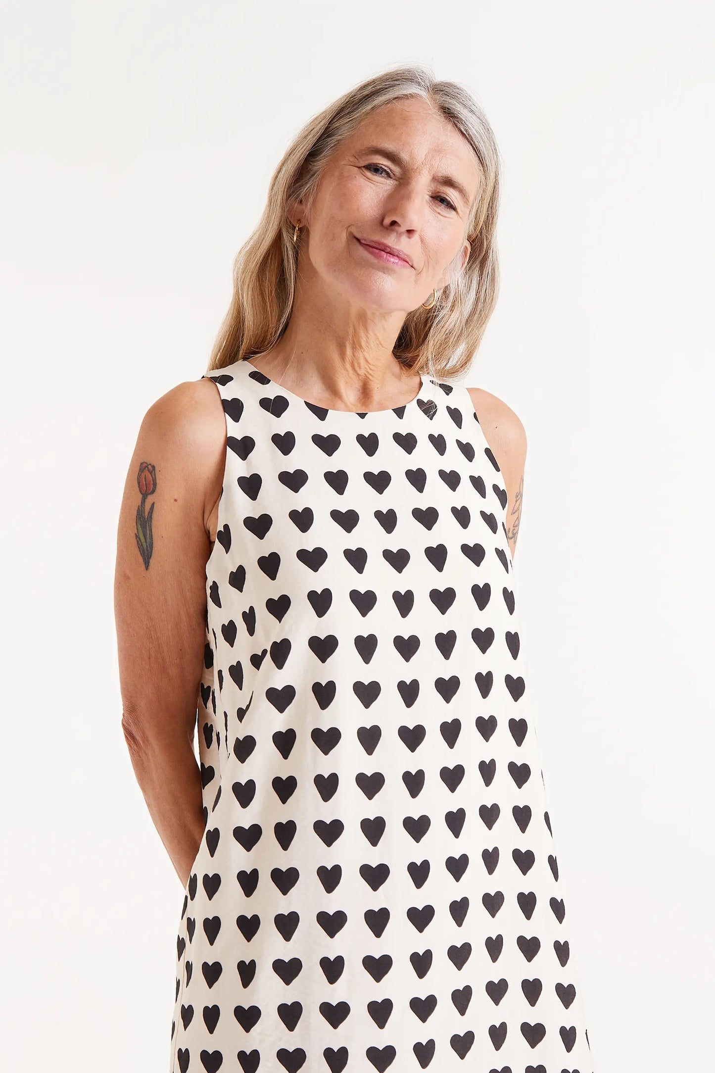 Vestido largo con estampado de corazones