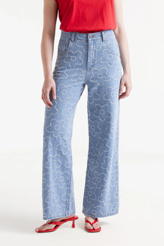 Jeans vaqueros con flores tejidas