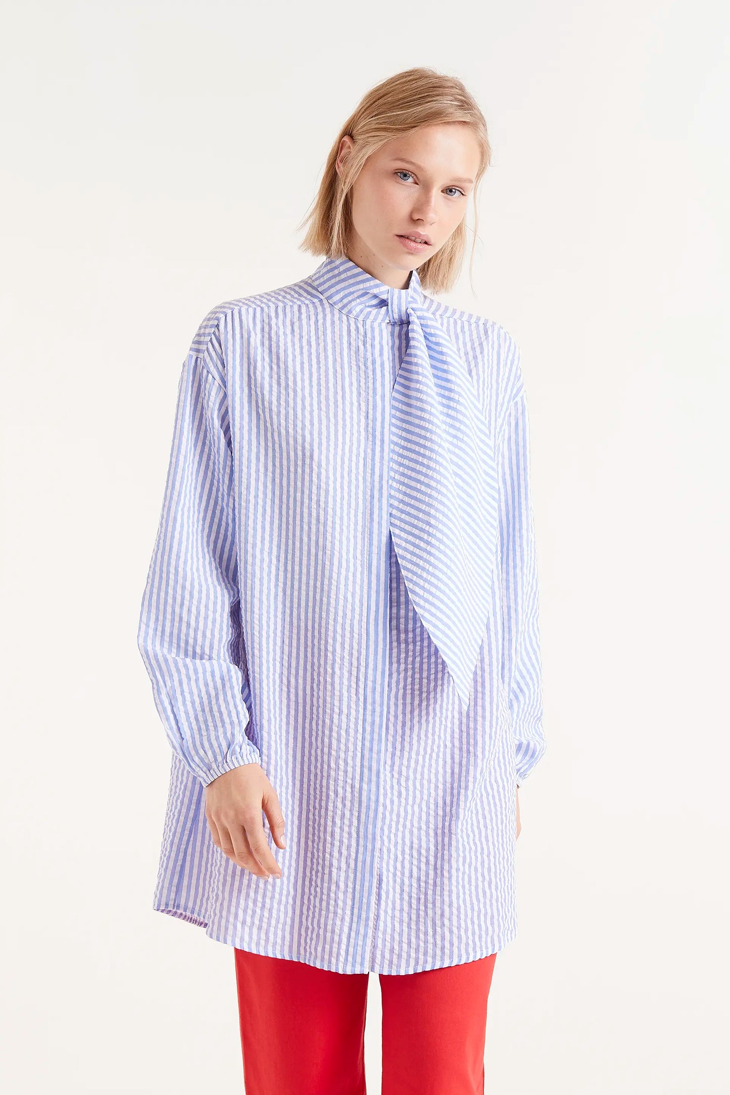 Oversized shirt with blue striped print and bow