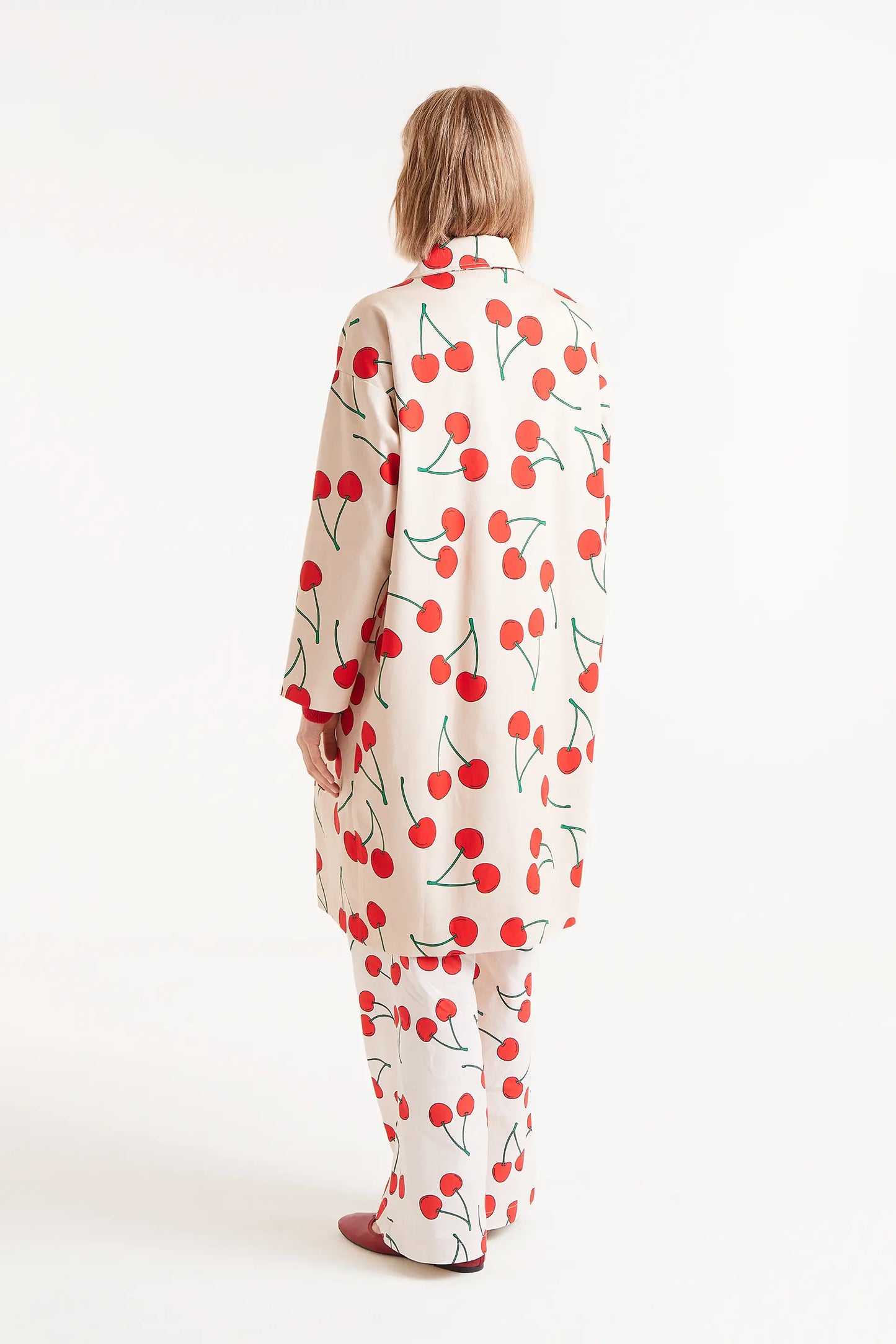 Gabardina con estampado de cerezas