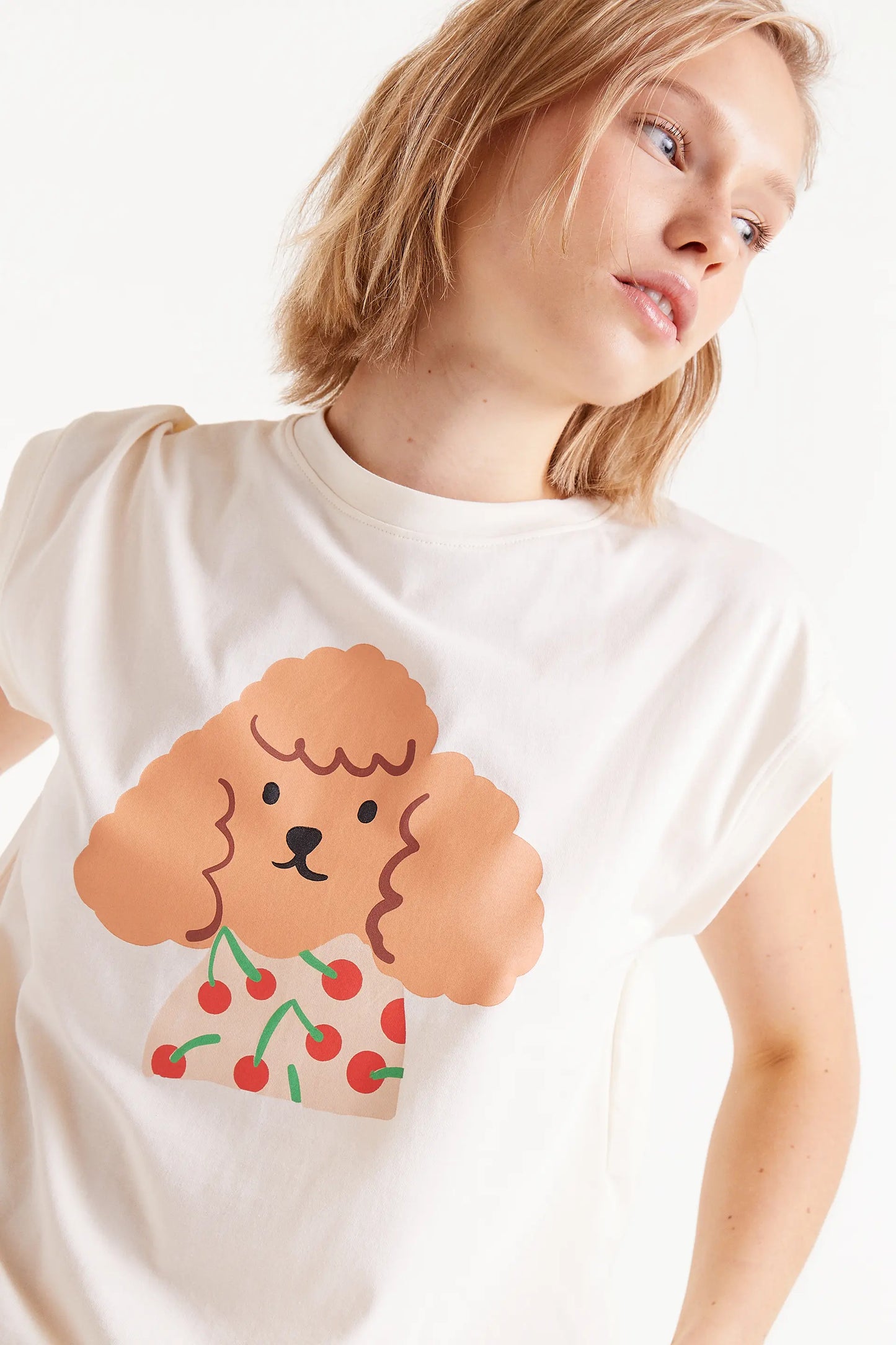 Camiseta con print de perro cerezas