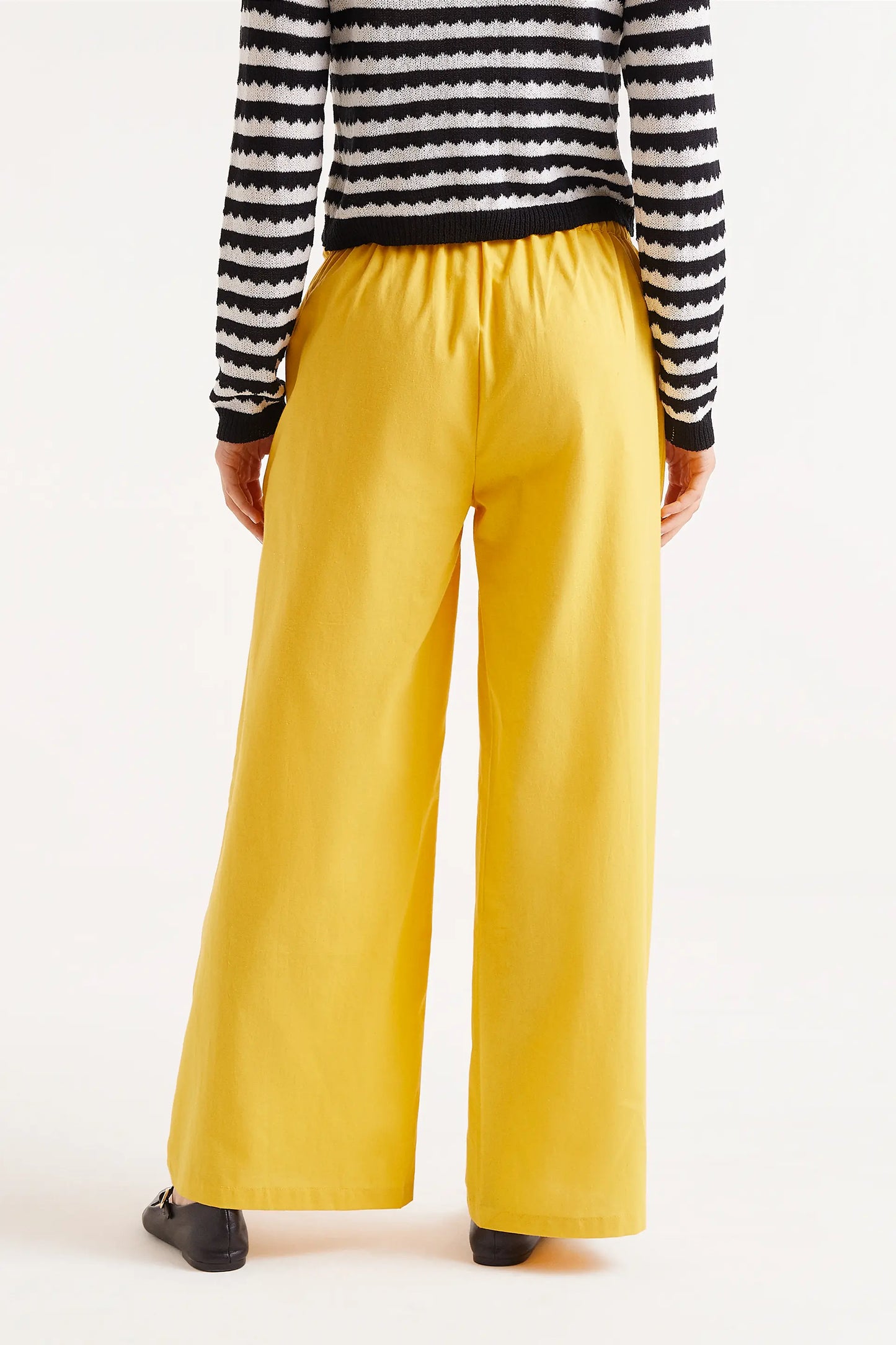 Pantalón recto botones amarillo