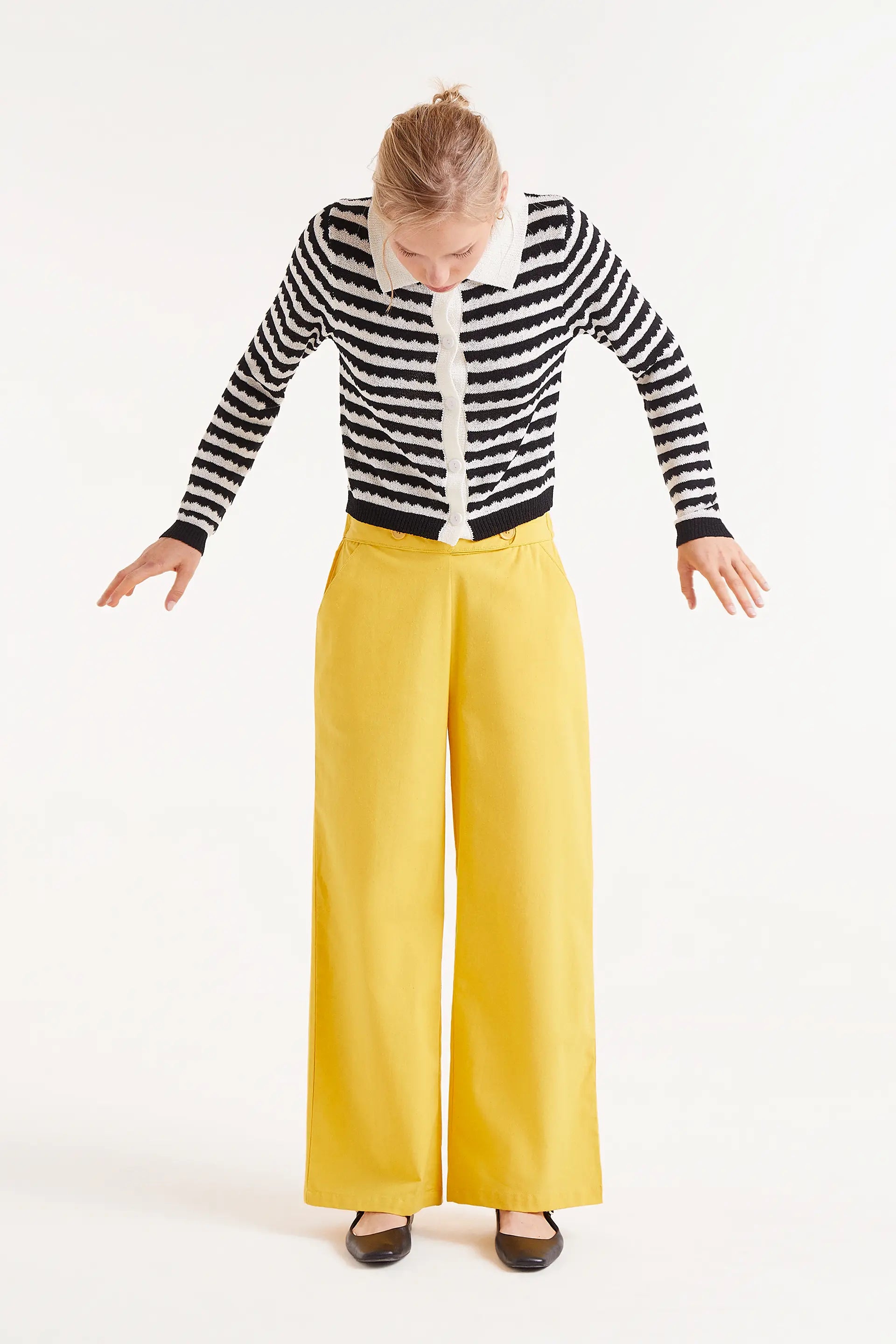 Pantalón recto botones amarillo - Compañía Fantástica
