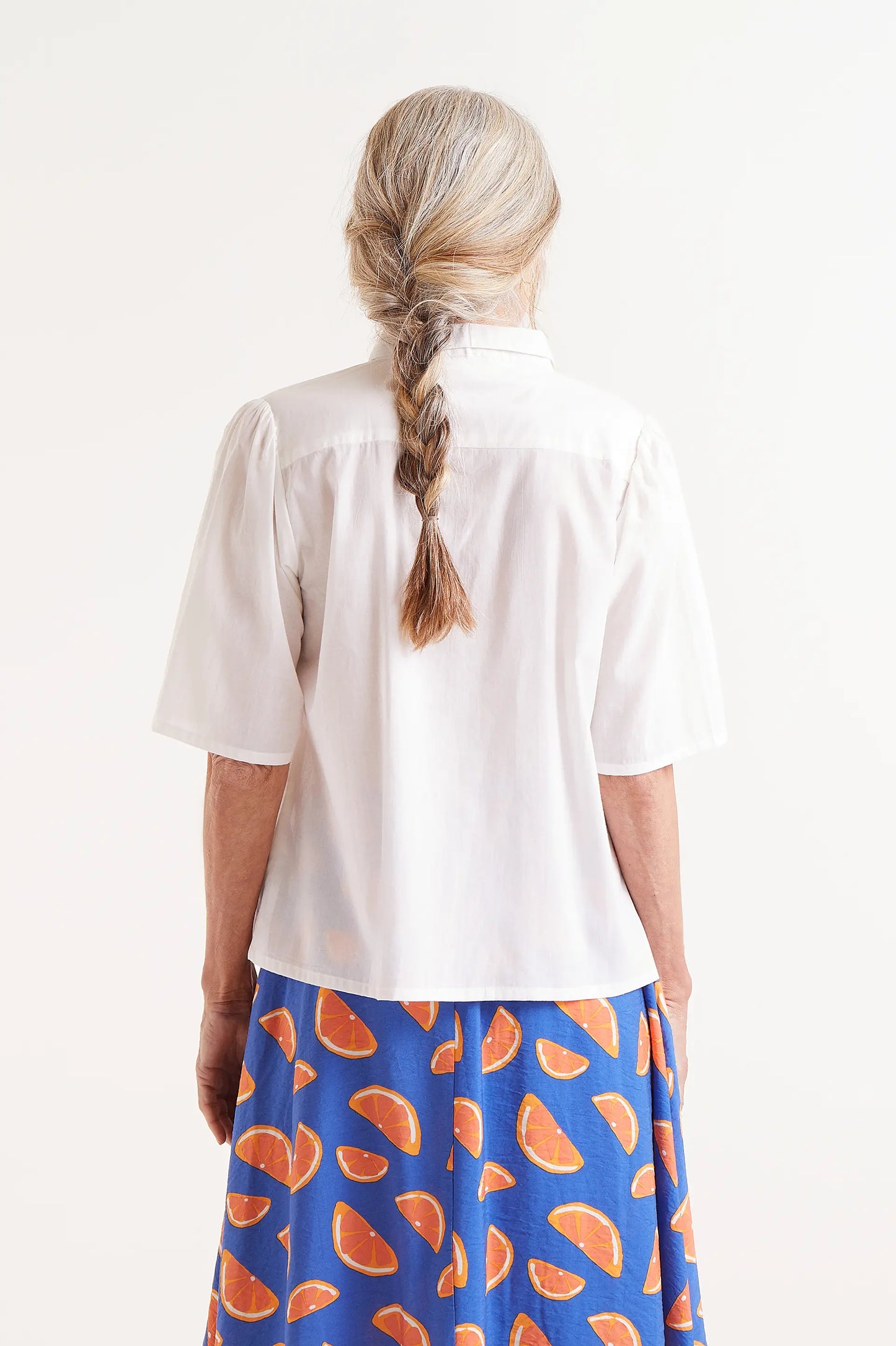 Short sleeve shirt with orange print