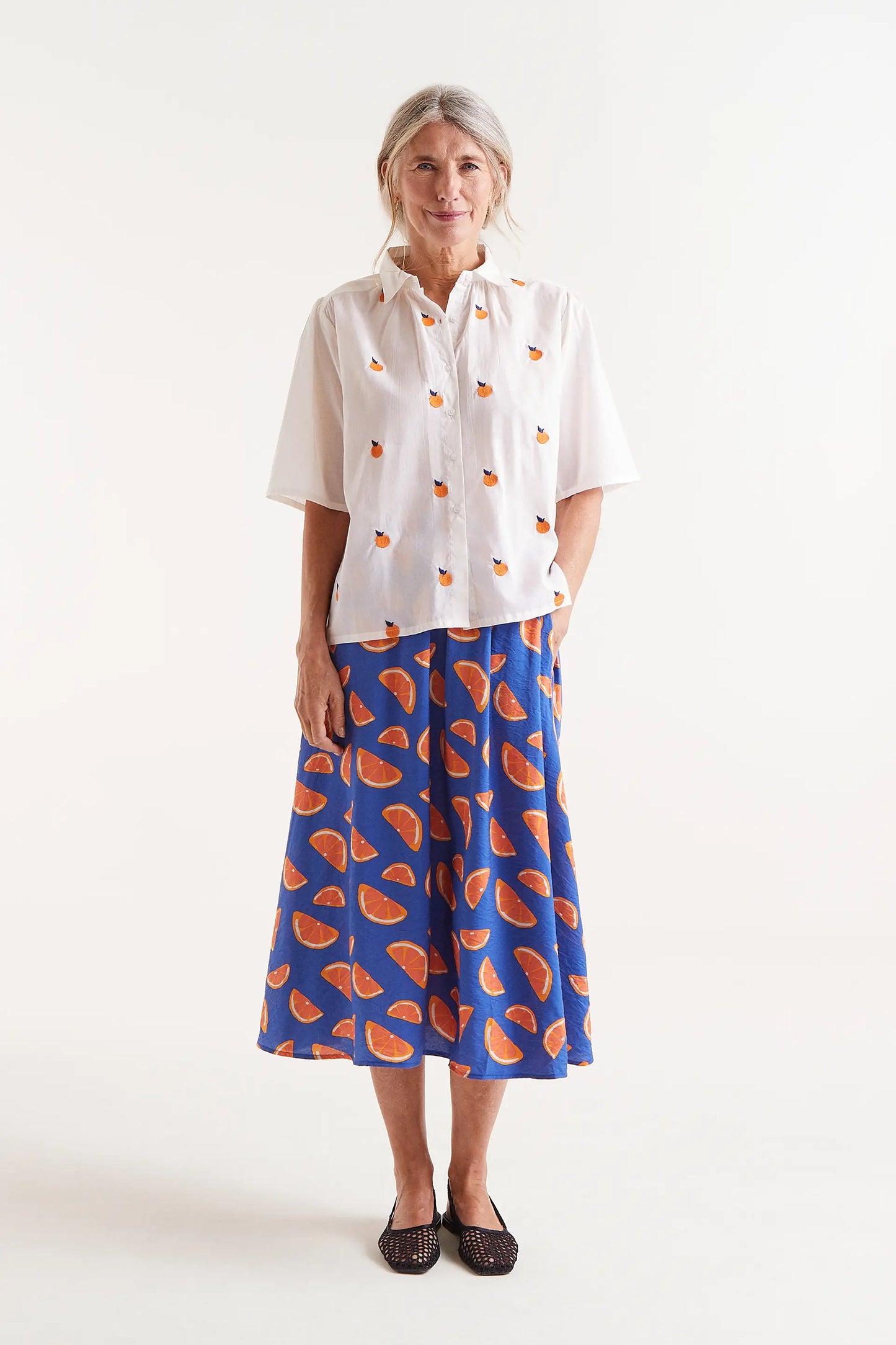 Short sleeve shirt with orange print