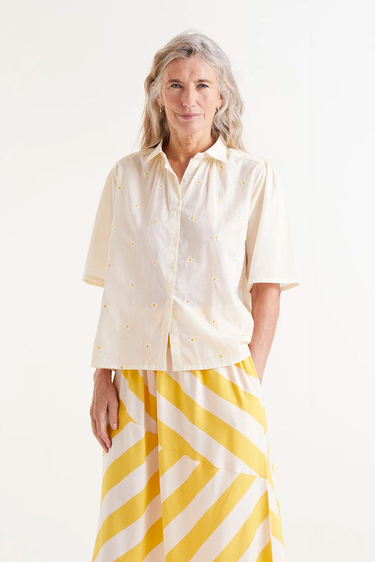 Short sleeve shirt with daisy print