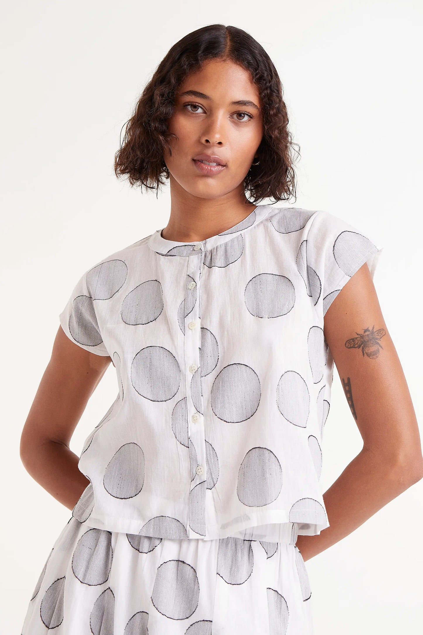 Top jacquard estampado círculos blanco