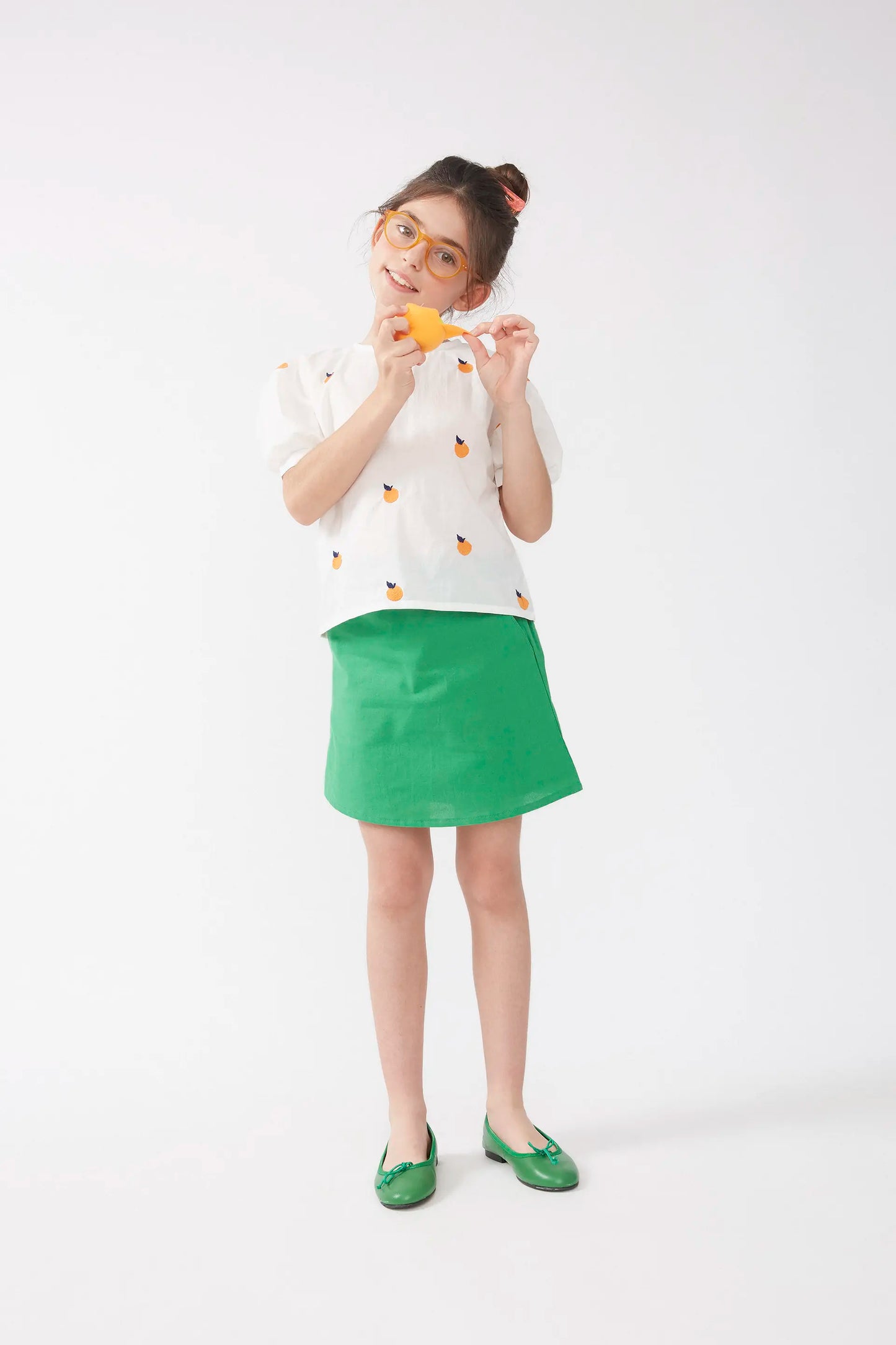 Girl's shirt with embroidered grapefruits