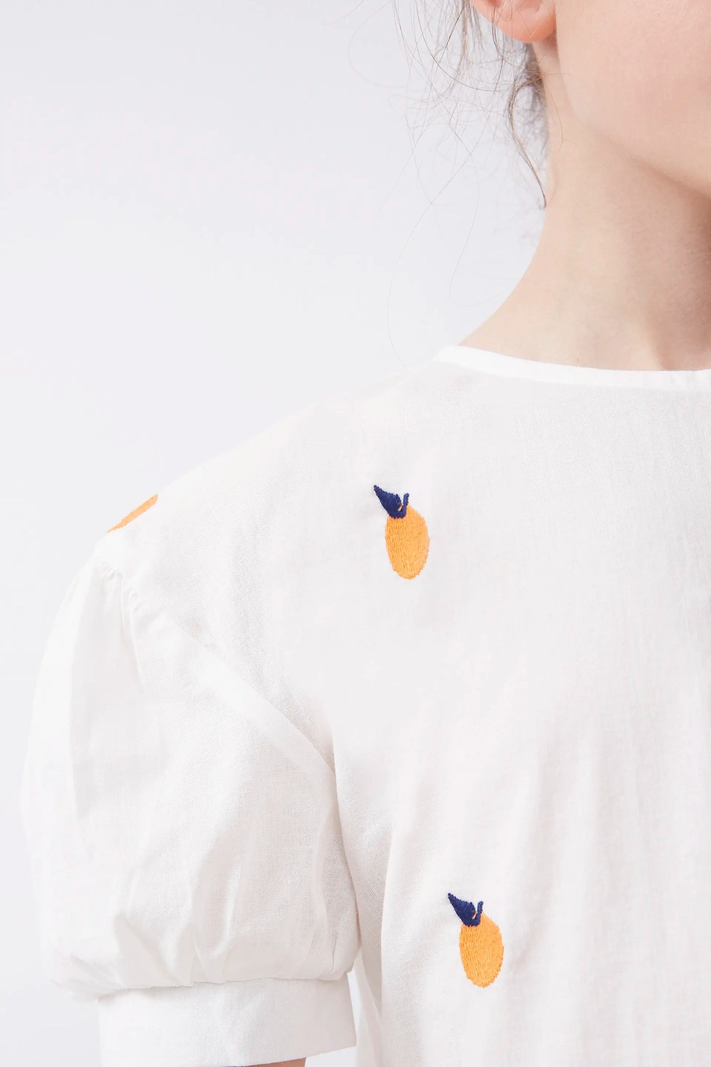 Girl's shirt with embroidered grapefruits