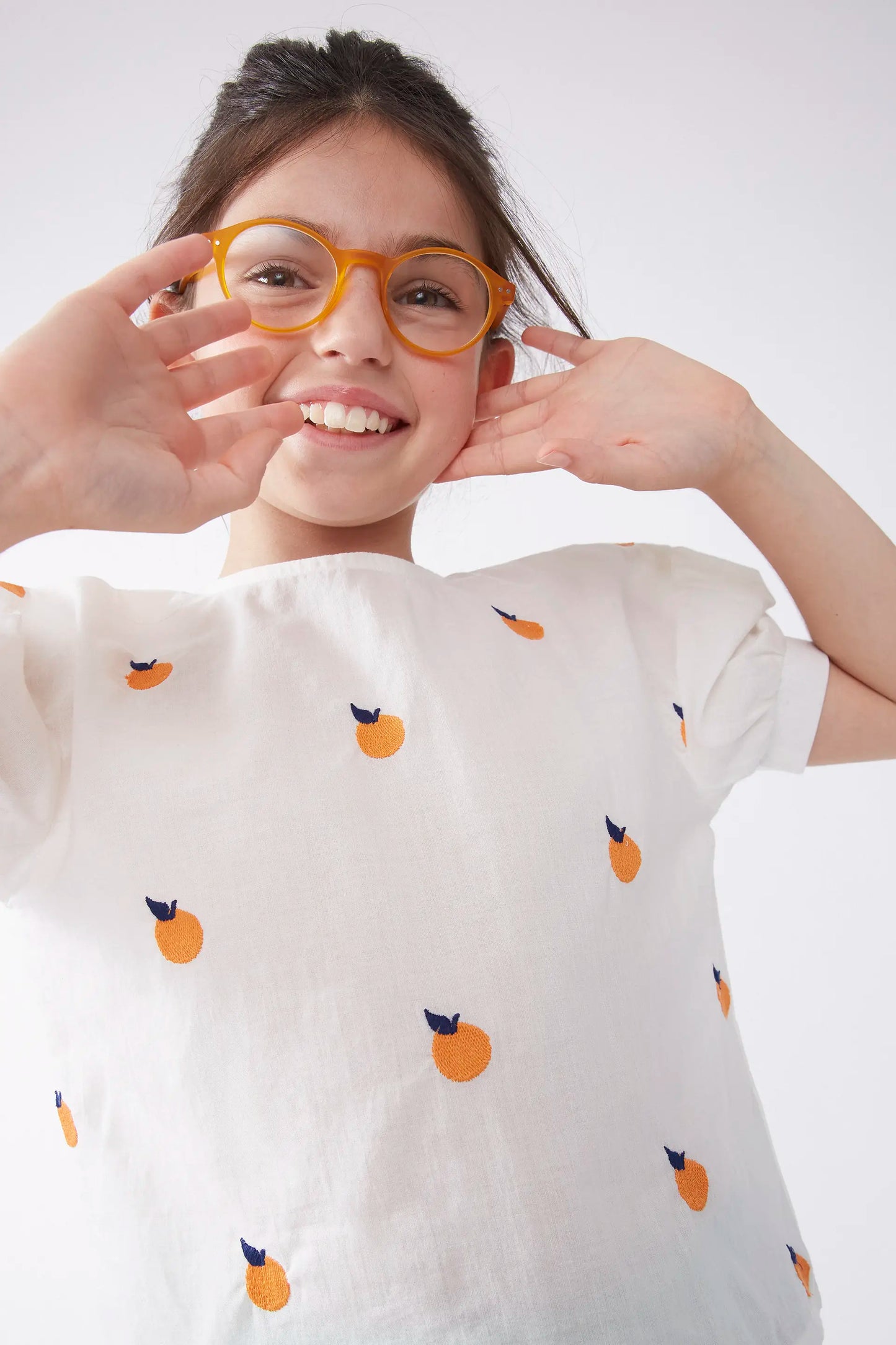 Girl's shirt with embroidered grapefruits