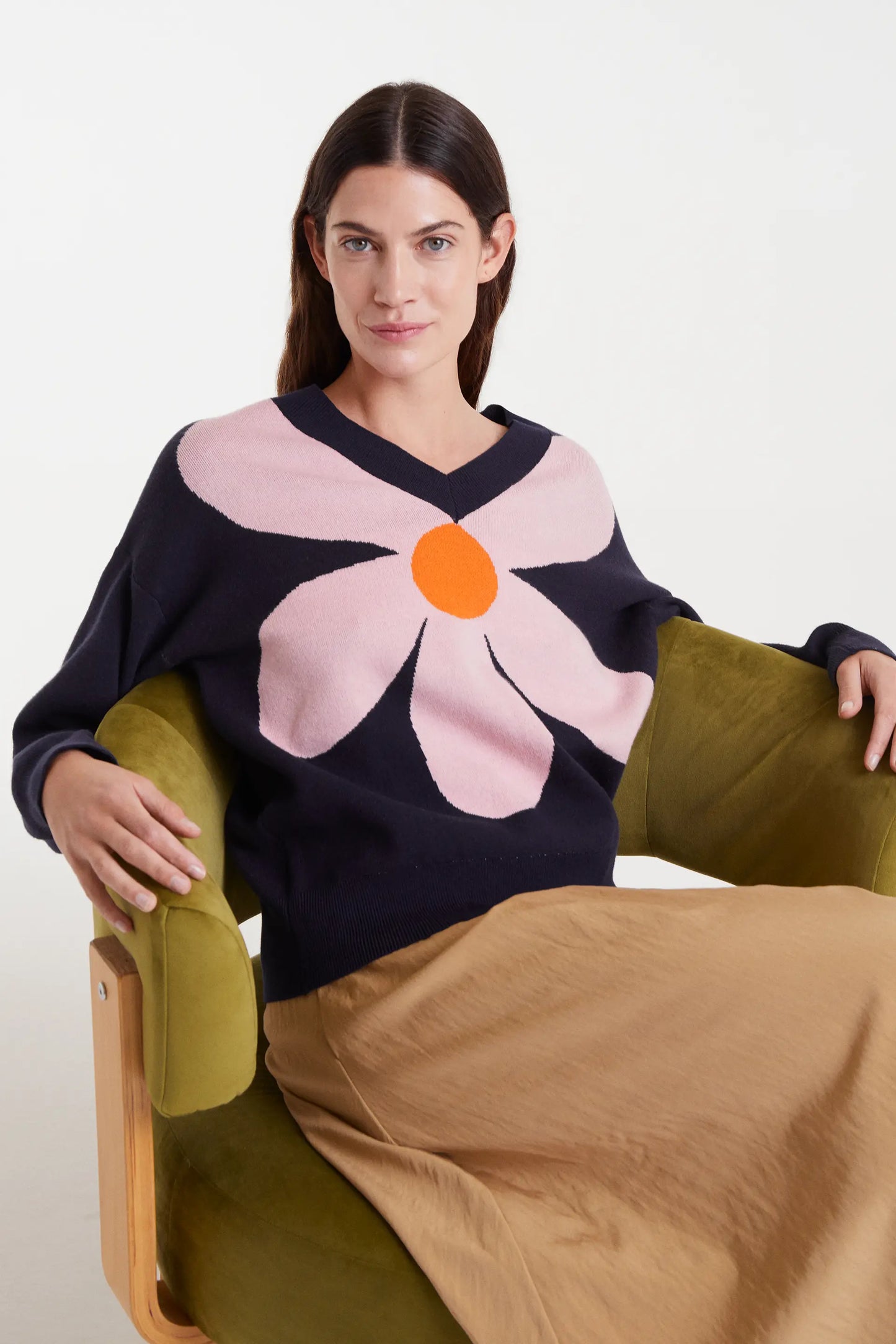 Maglione in maglia jacquard con stampa di grandi fiori blu navy