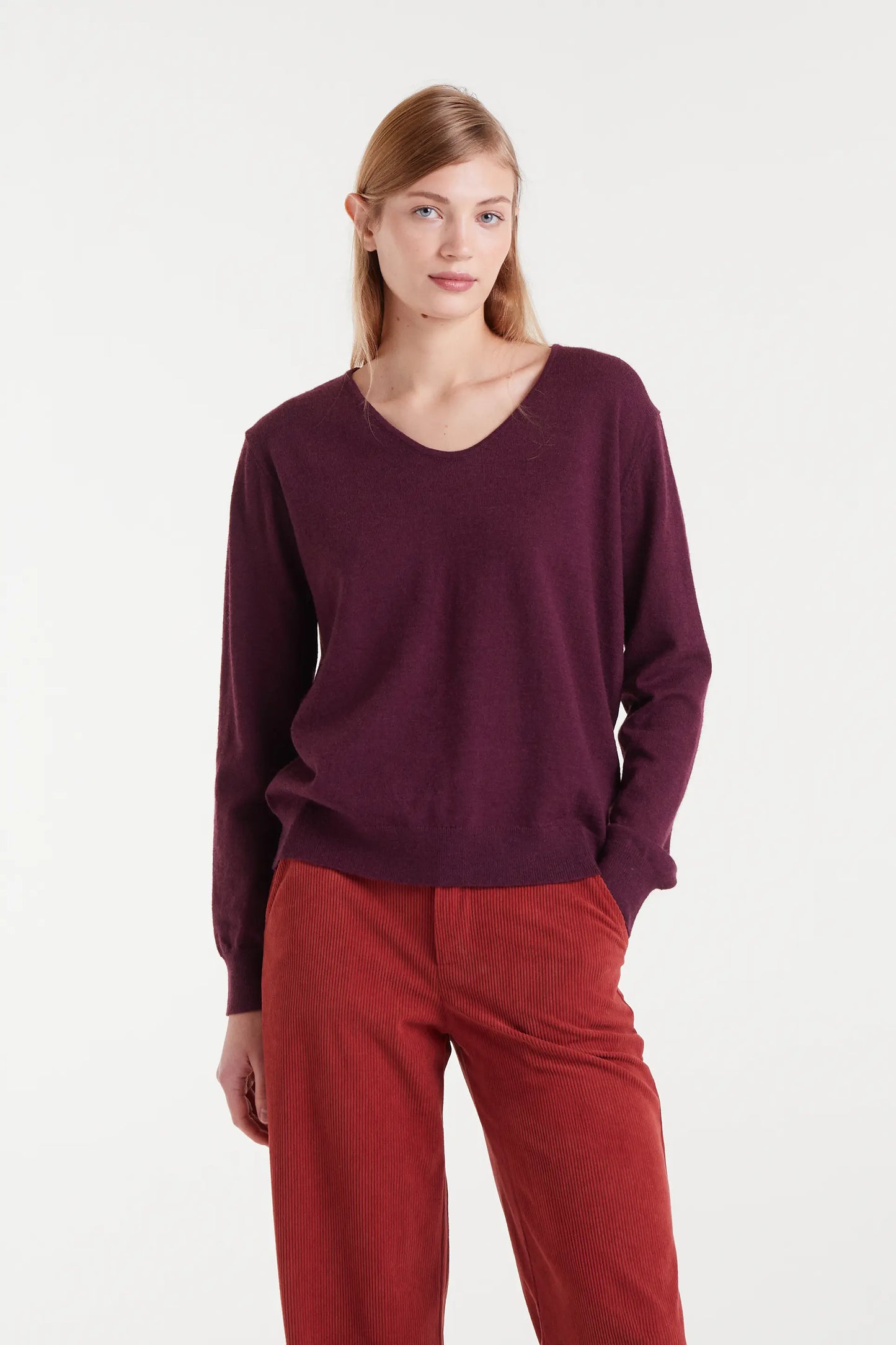 Jersey de punto cuello pico burdeos