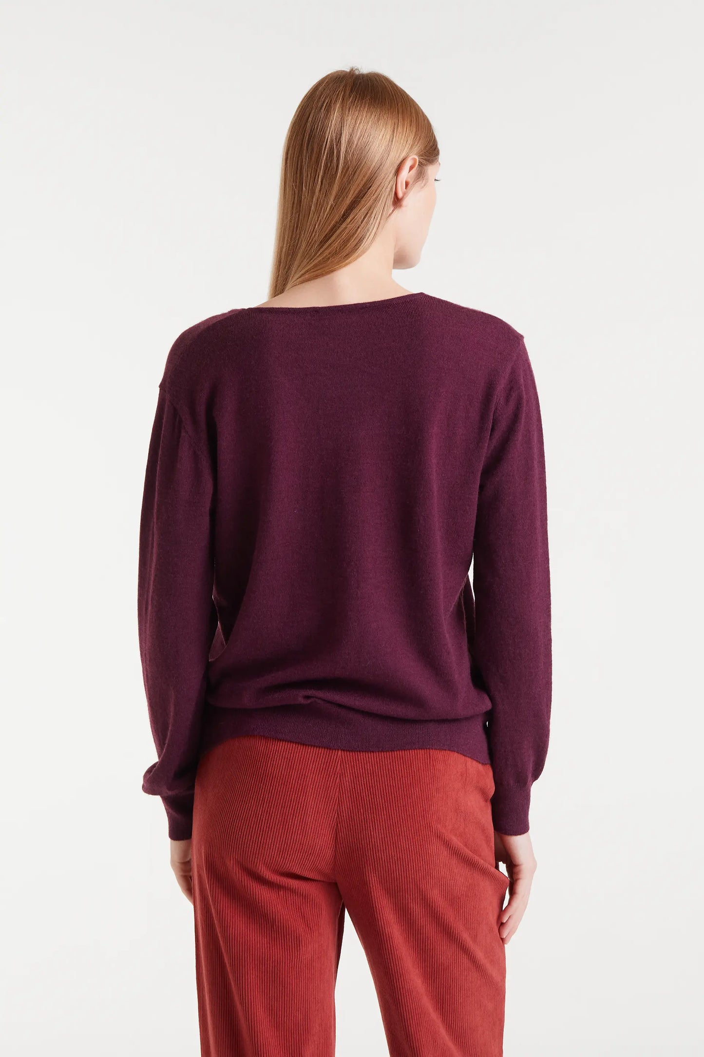 Jersey de punto cuello pico burdeos