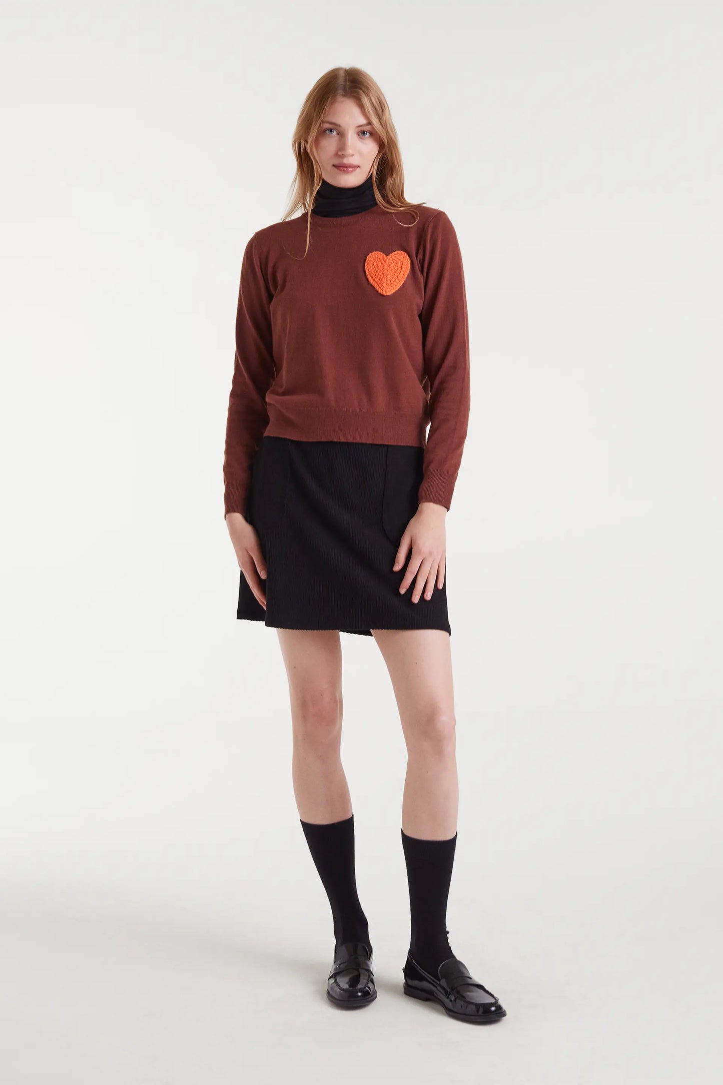 Brown knitted sweater with heart print