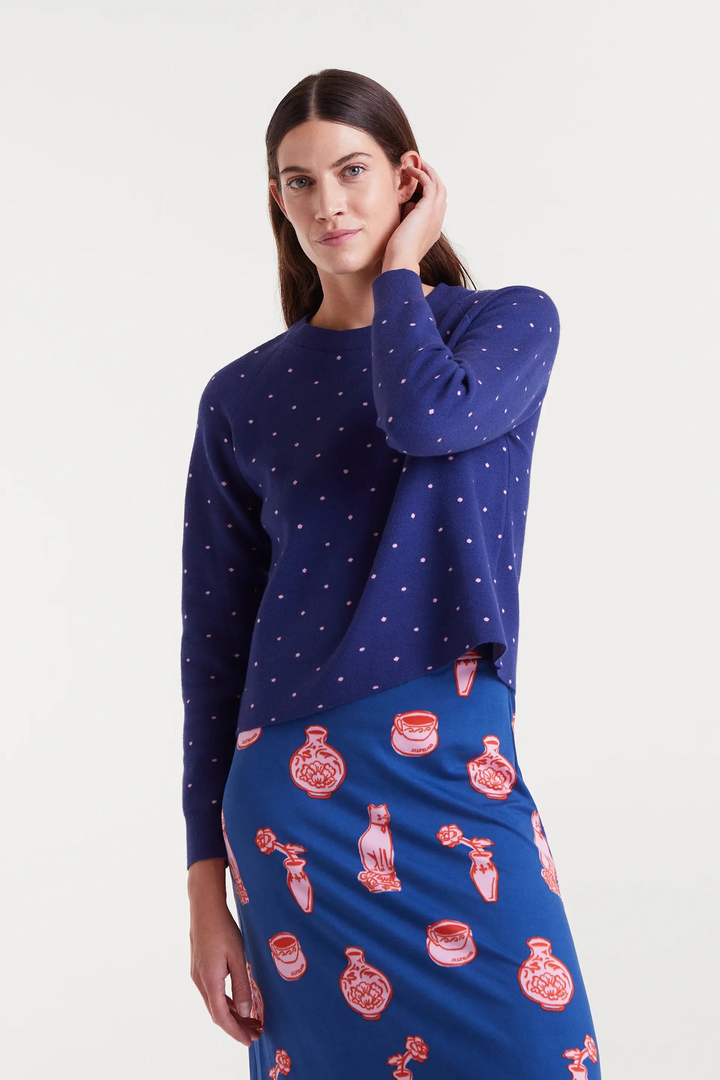Maglione in maglia jacquard con stampa a pois blu navy e rosa