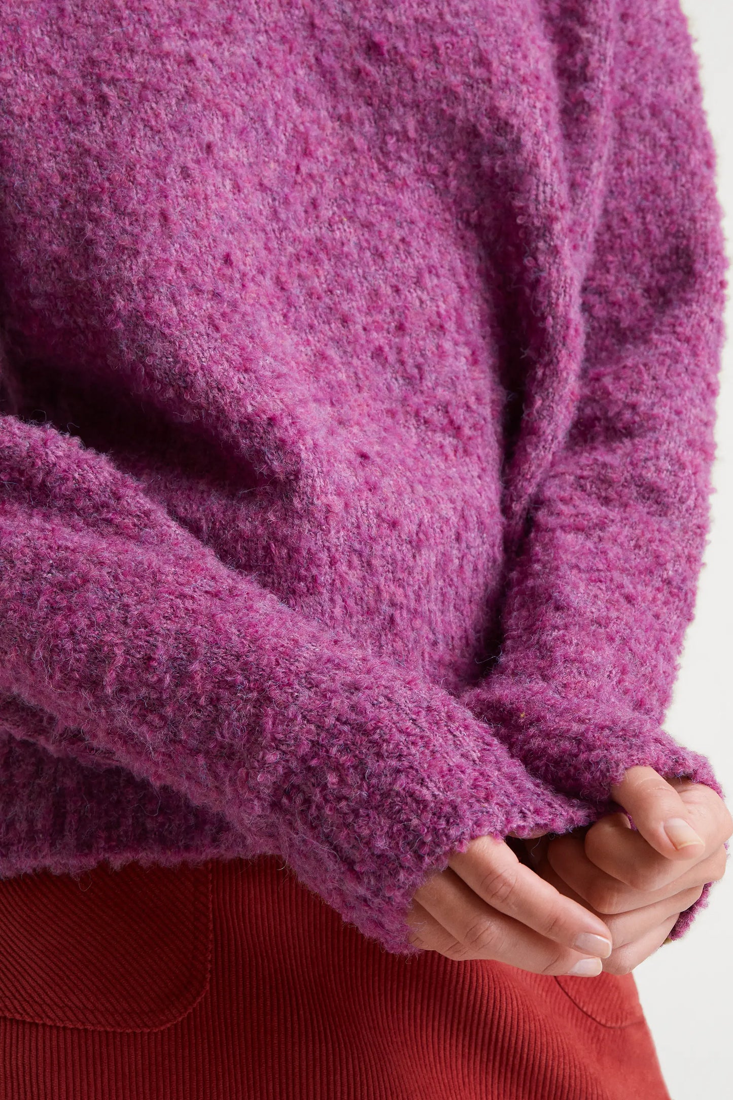 Maglione lavorato a maglia con texture di bouganville