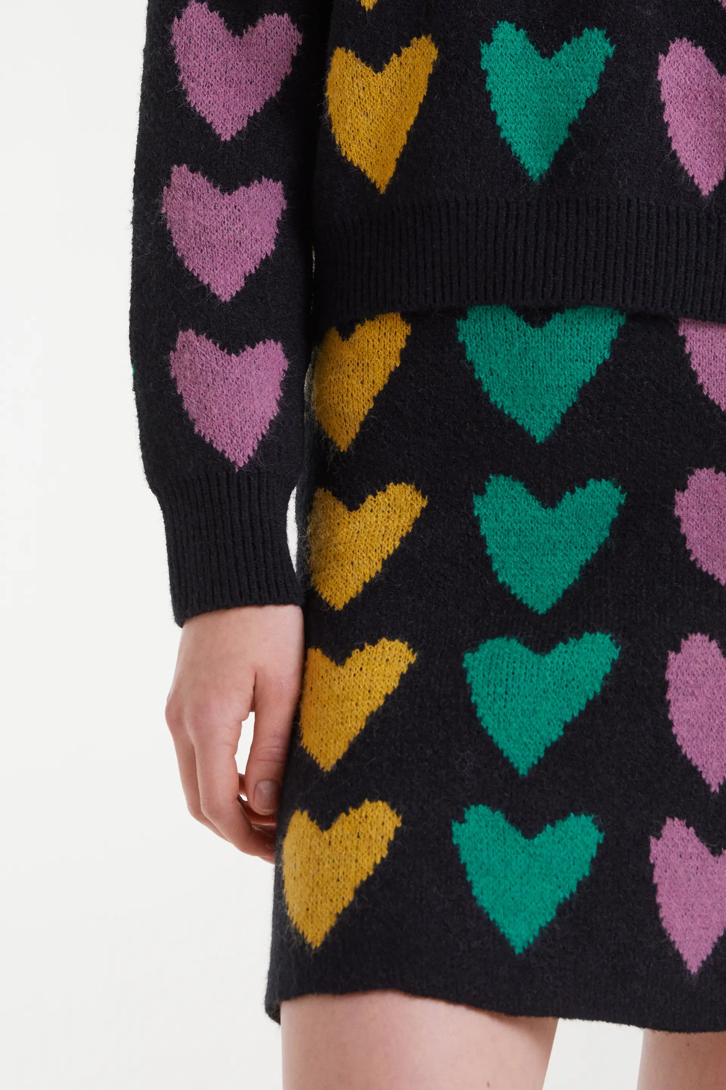 Short jacquard knit skirt with Cupid lines print