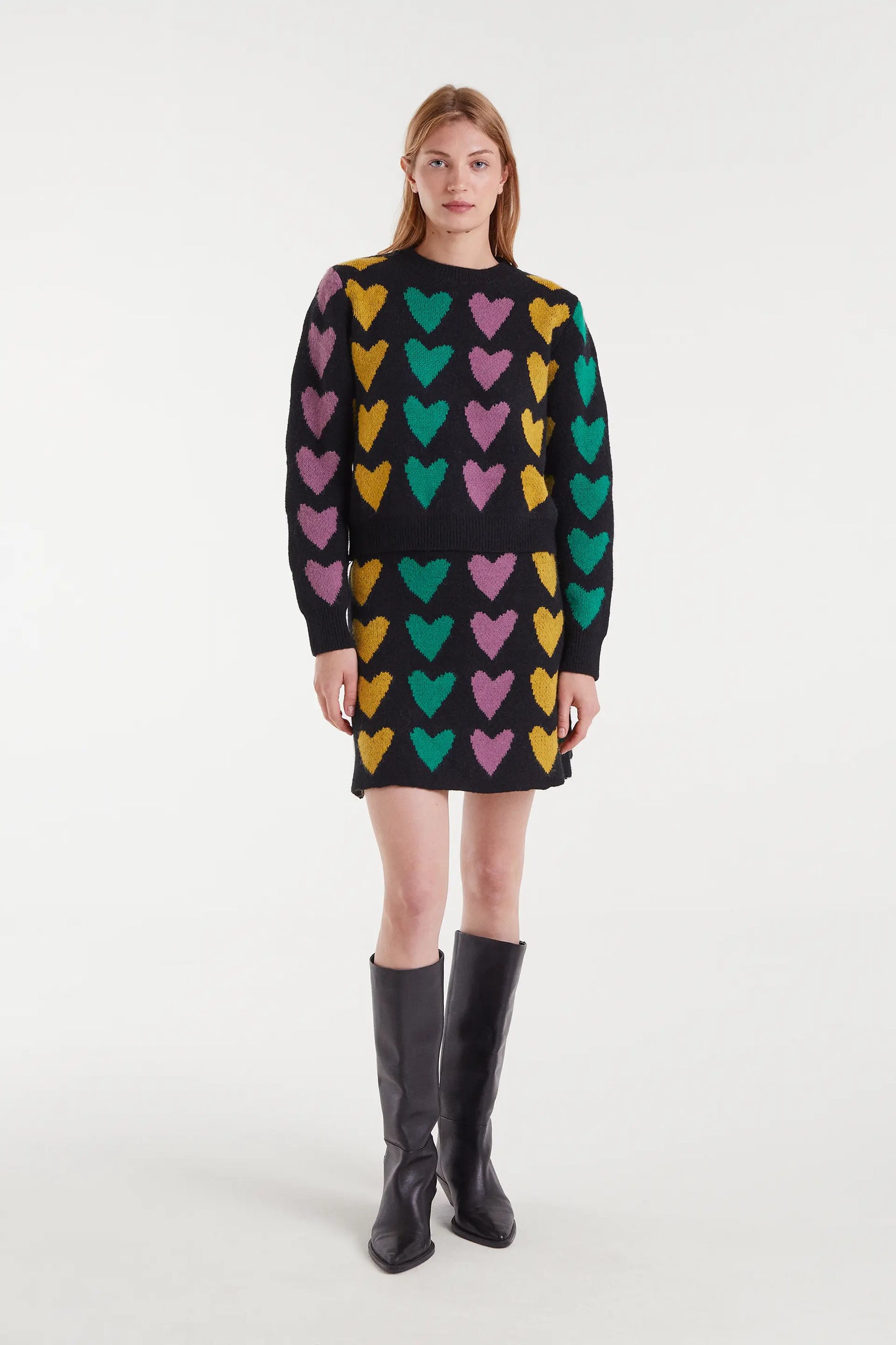 Short jacquard knit skirt with Cupid lines print