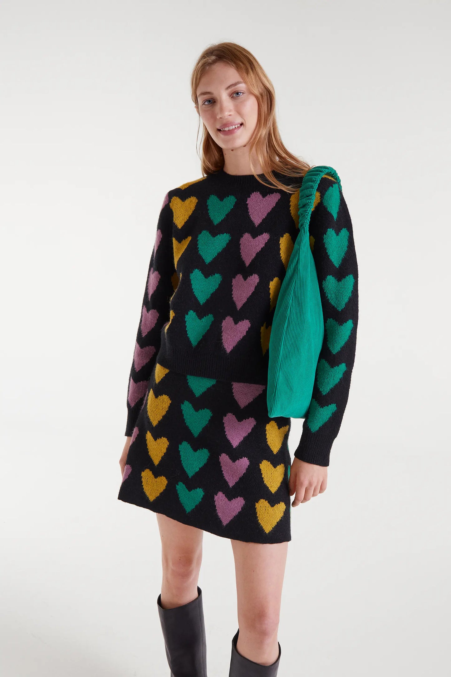 Short jacquard knit skirt with Cupid lines print