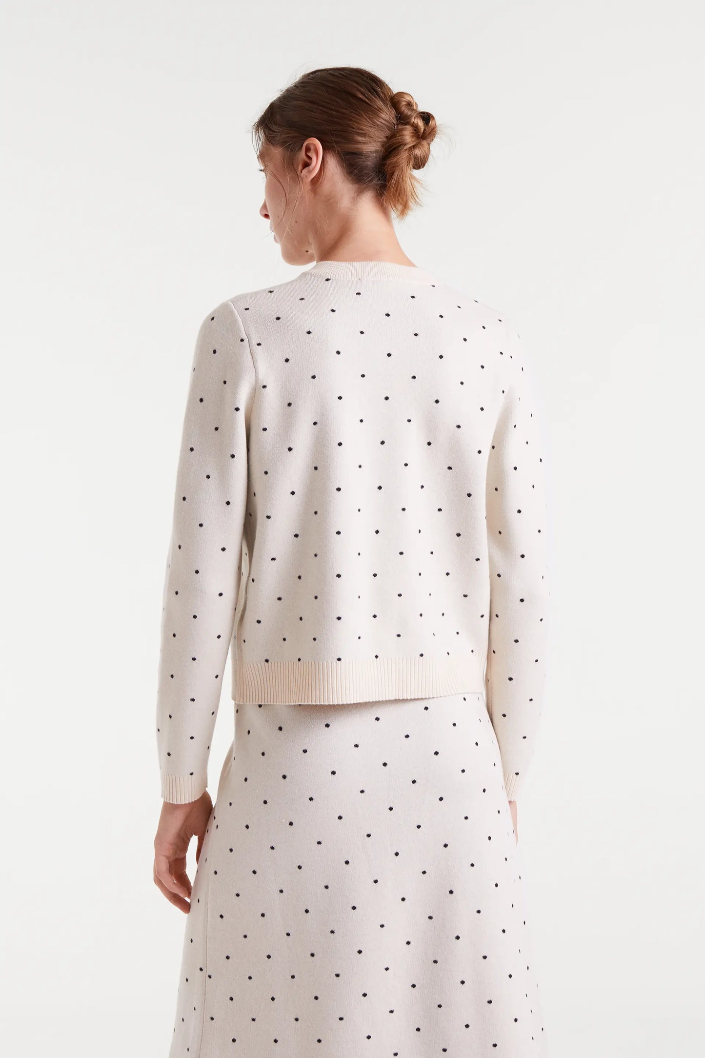 Mini cardigan jacquard stampato a pois bianchi