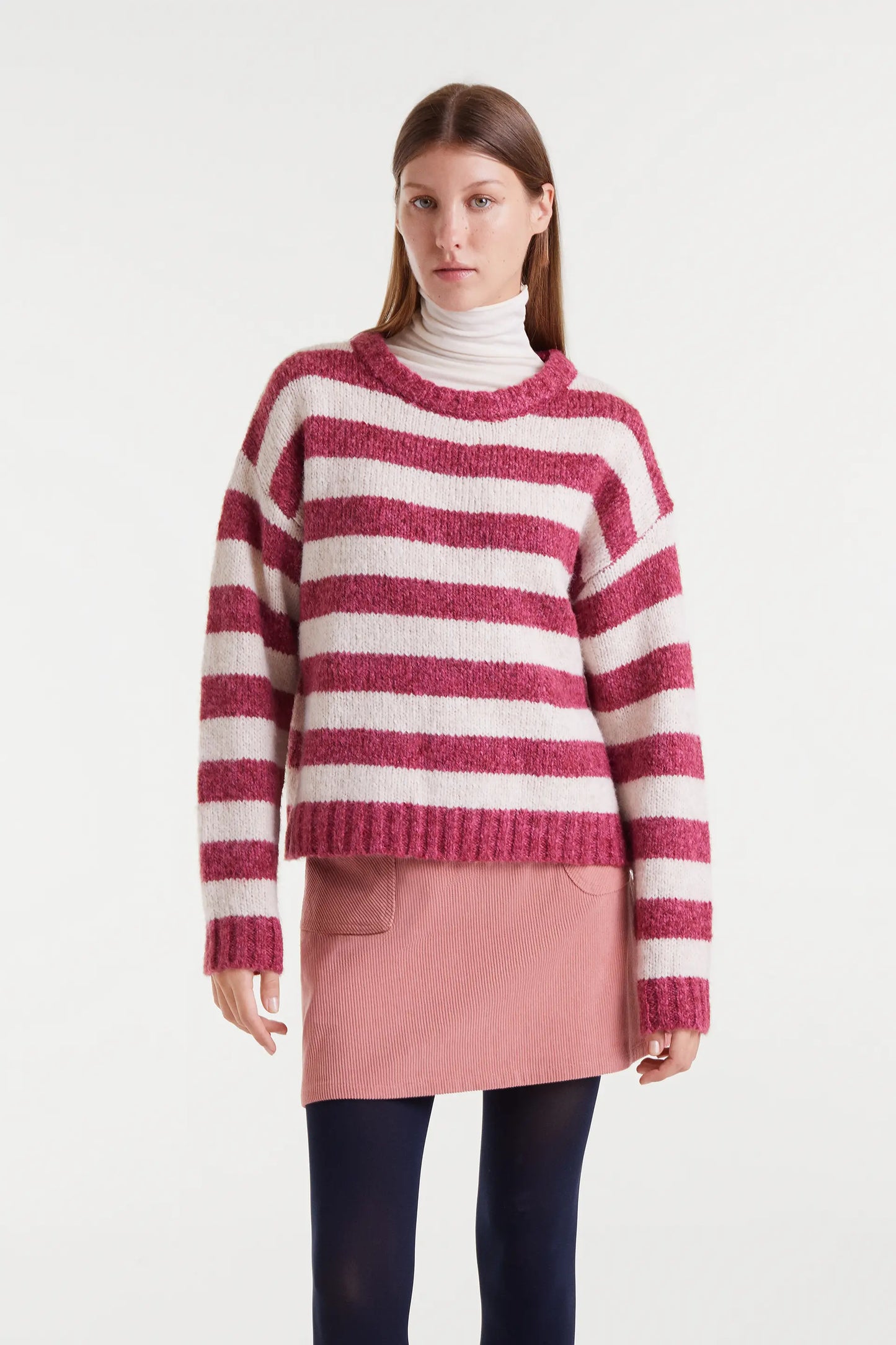 Maglione lavorato a maglia con righe bianche e fucsia