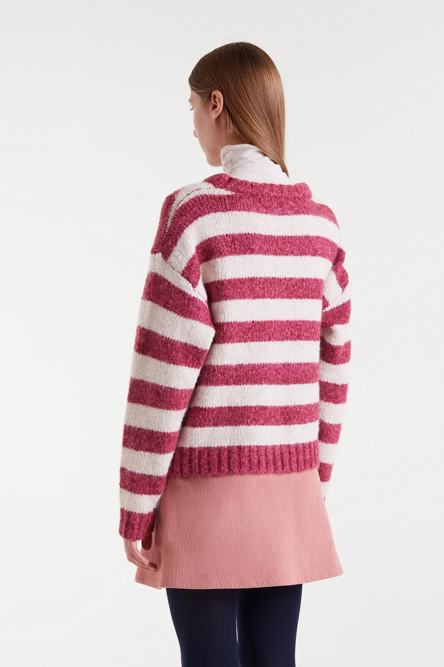 Maglione lavorato a maglia con righe bianche e fucsia