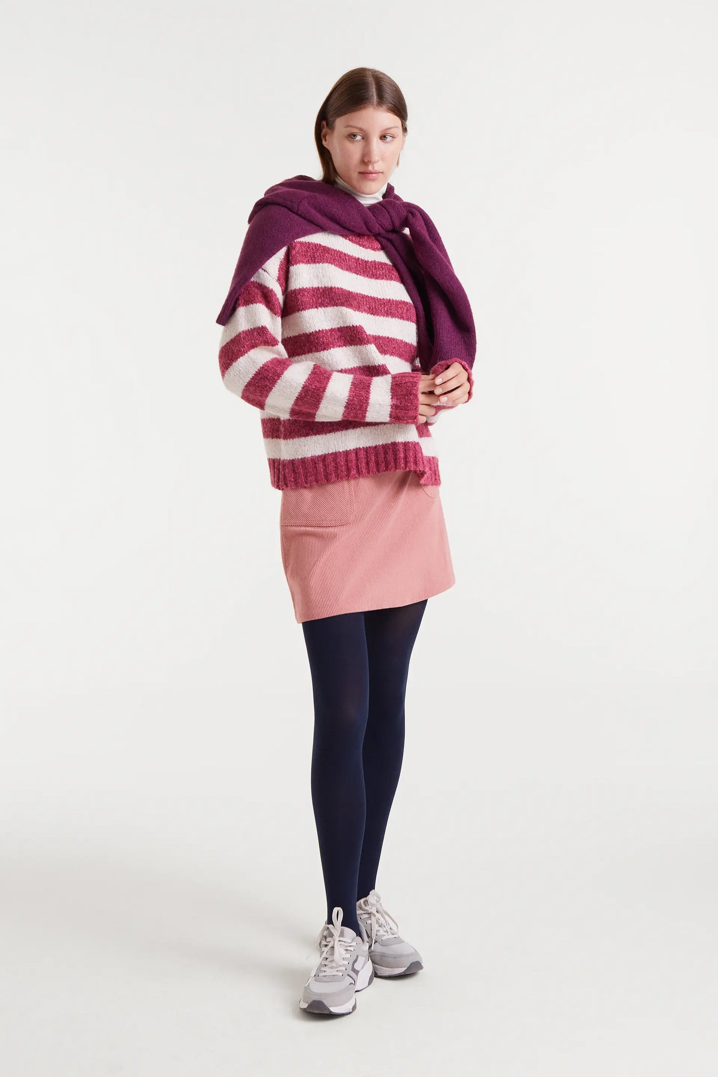 Maglione lavorato a maglia con righe bianche e fucsia