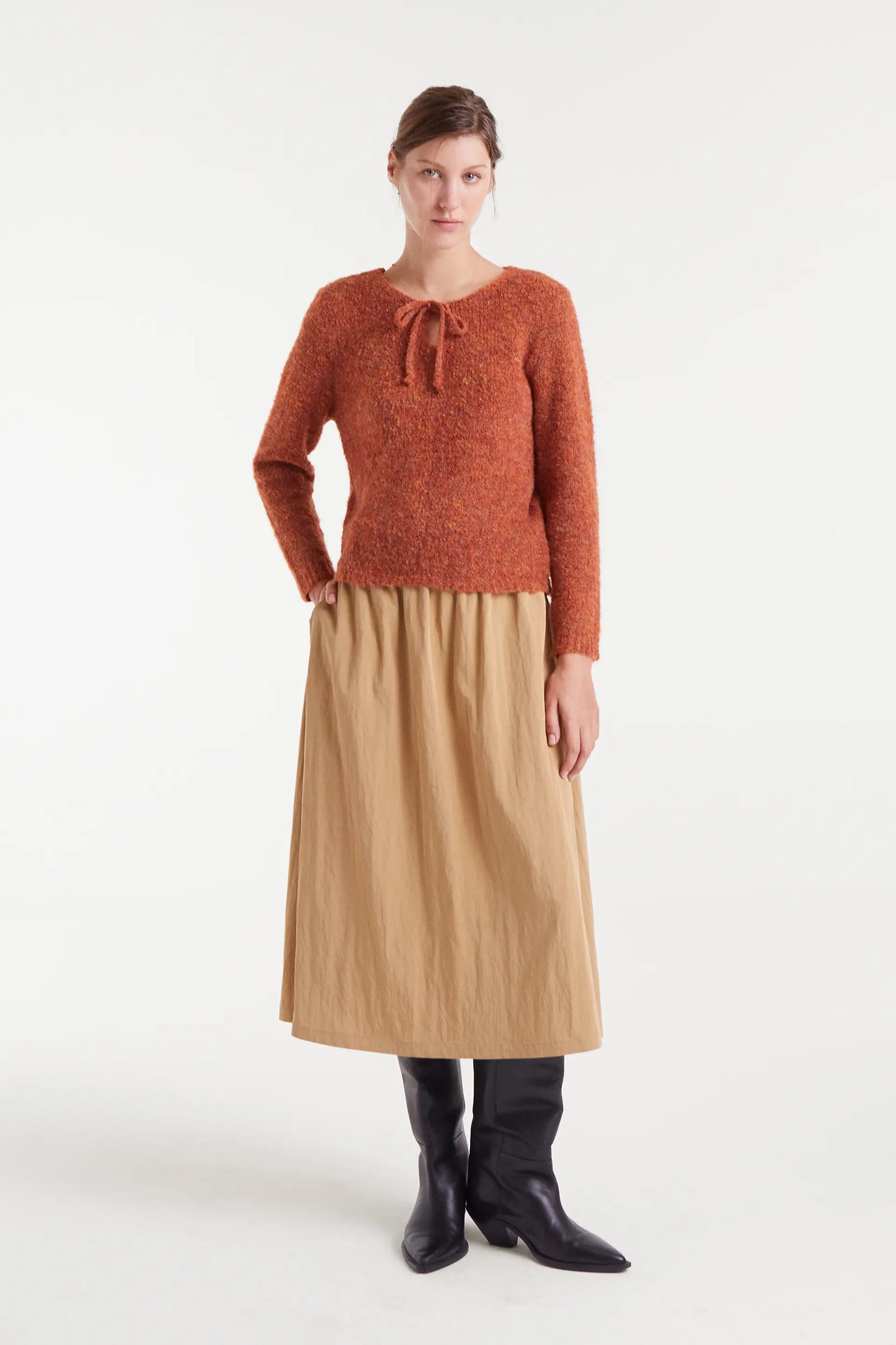 Maglione lavorato a maglia arancione testurizzato