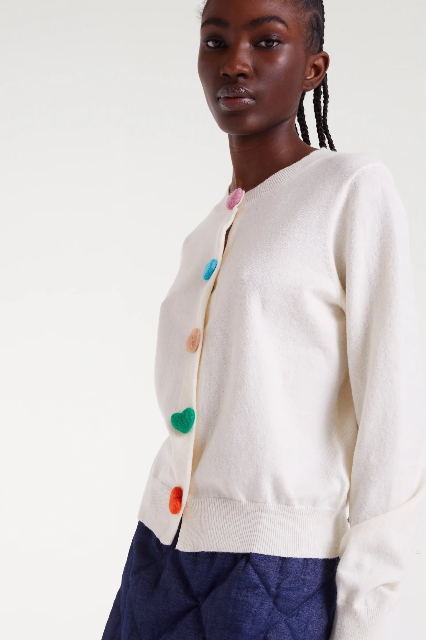 Cárdigan punto con detalle de corazones blanco