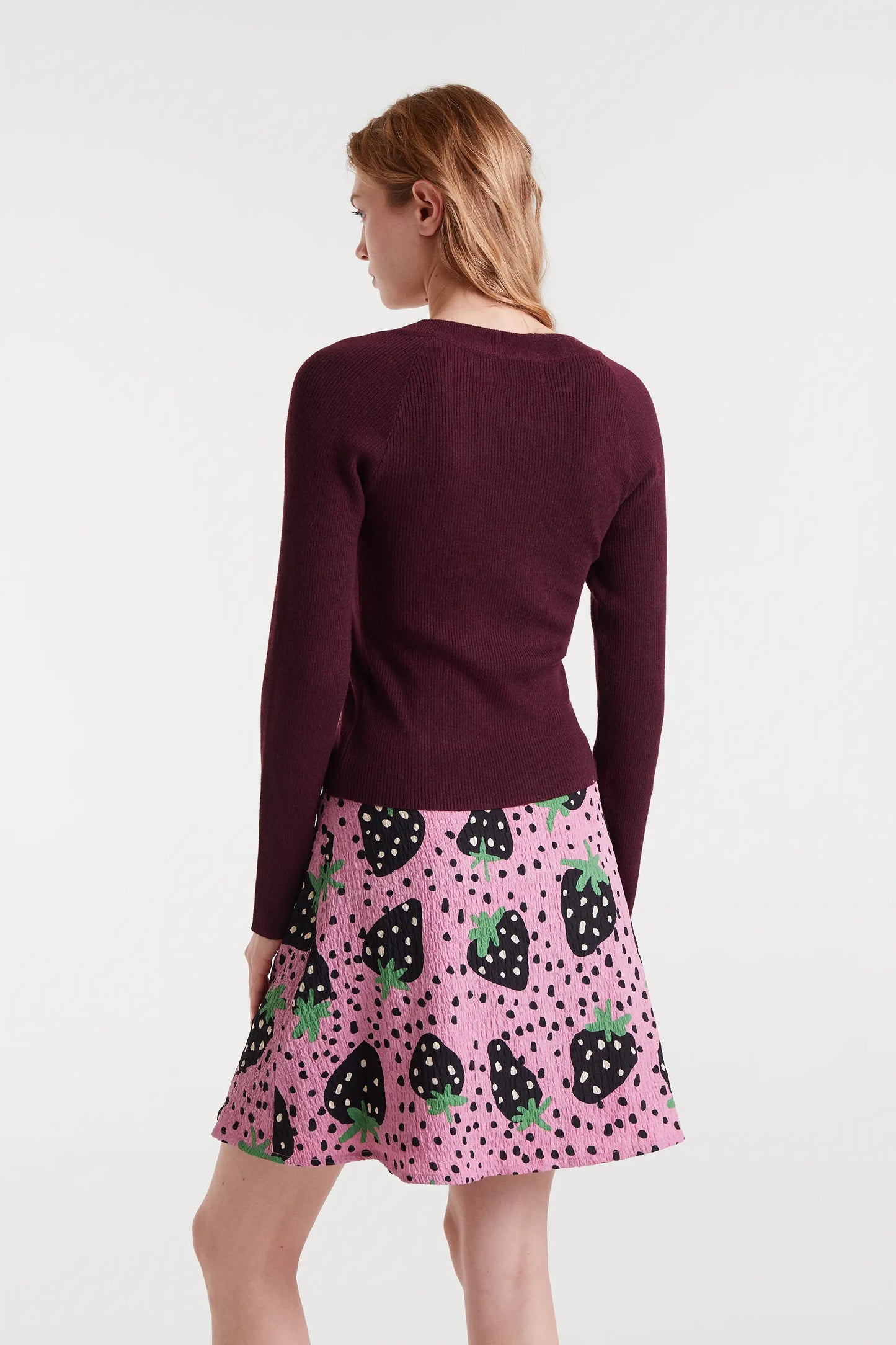 Top de punto escote pico berenjena