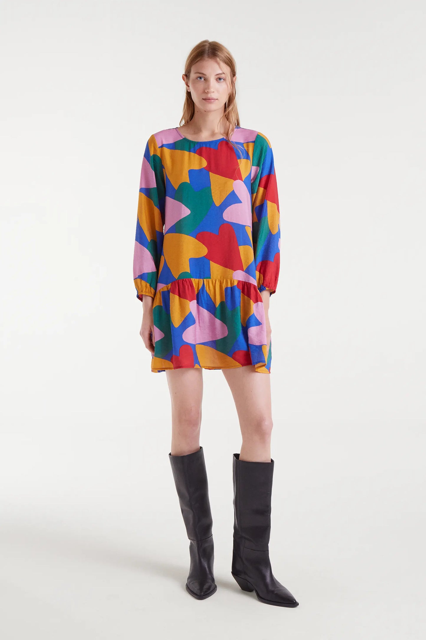 Abito corto in crepe leggero con stampa Cupido