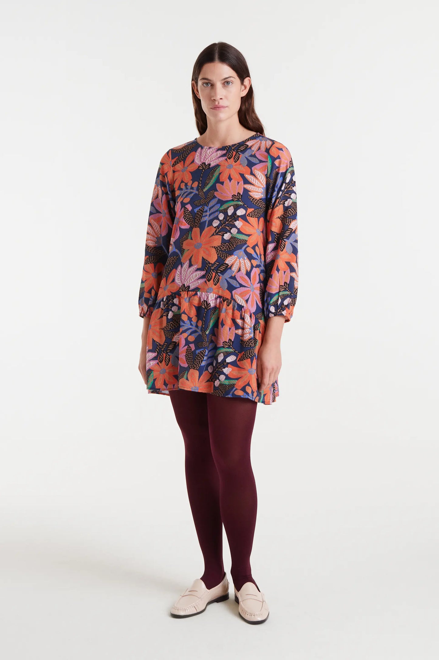 Abito corto in crêpe leggero con stampa Tigerlily