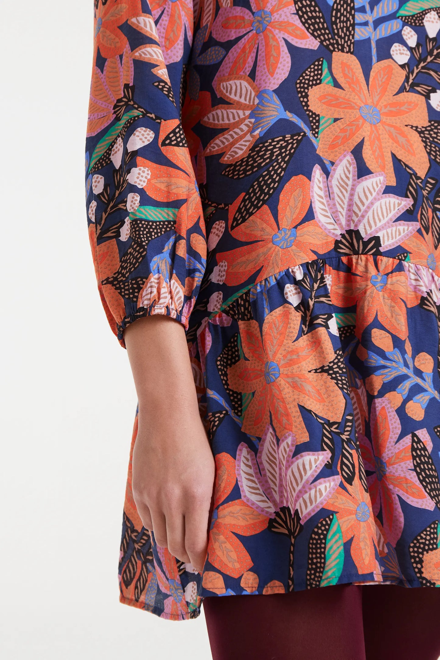 Abito corto in crêpe leggero con stampa Tigerlily
