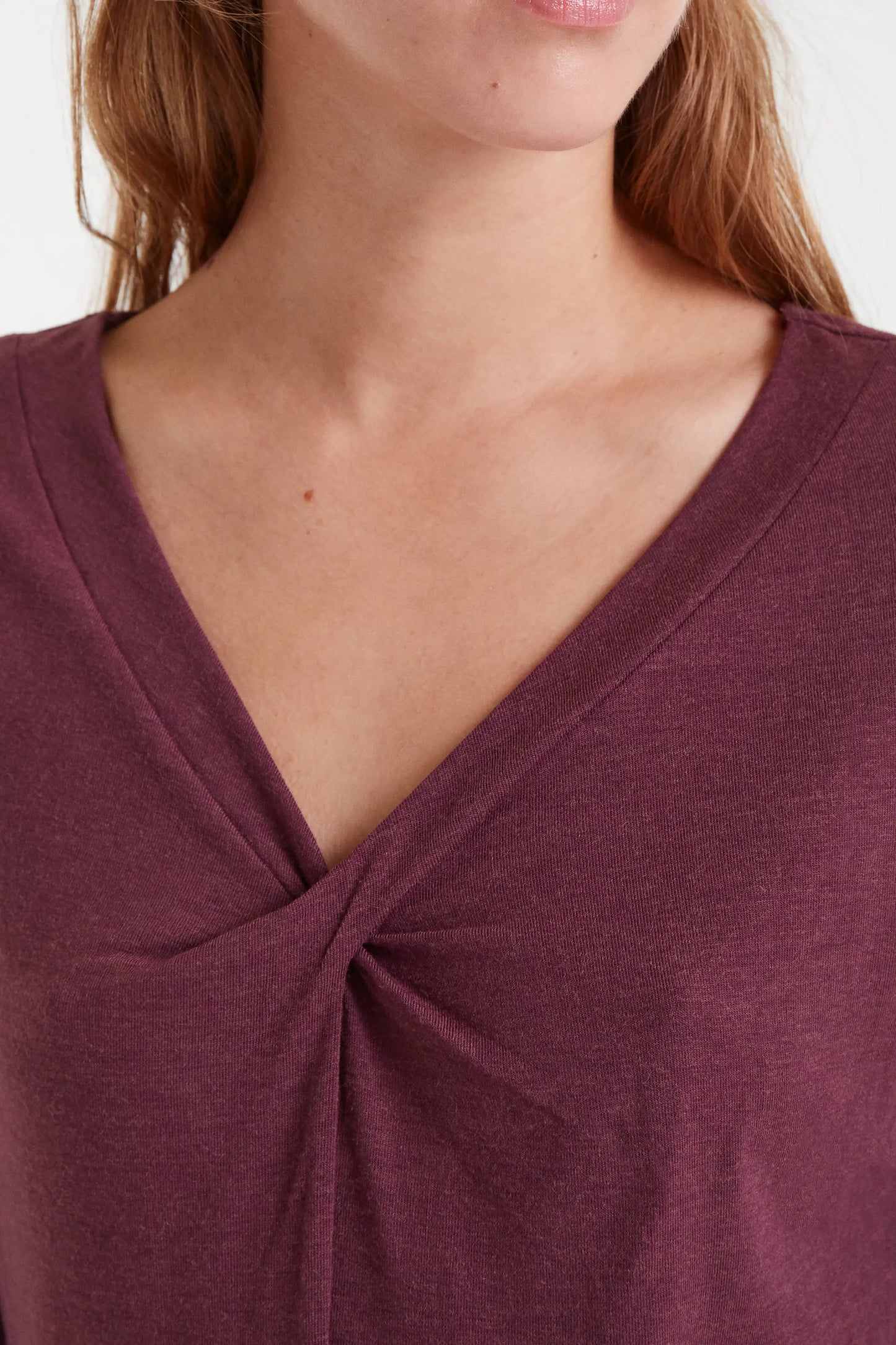 Camiseta anudada berenjena