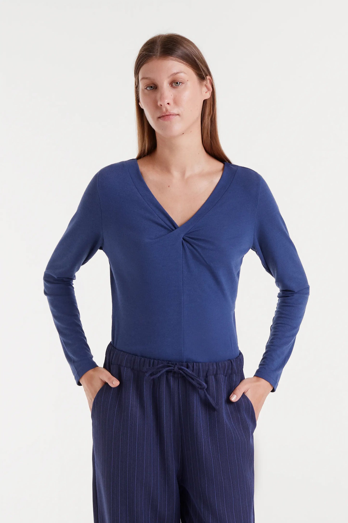 Camiseta anudada azul