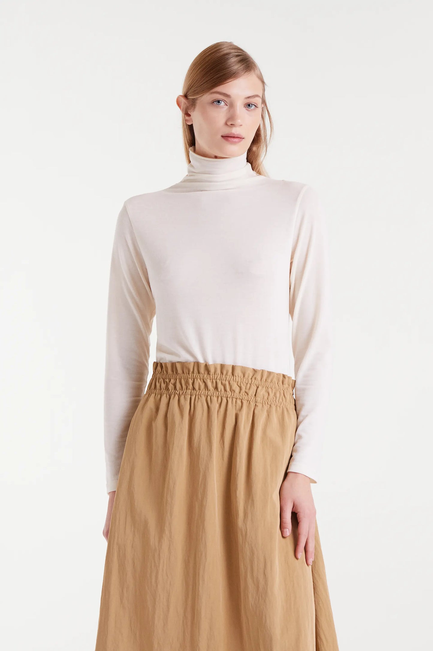 Camiseta cuello alto blanco