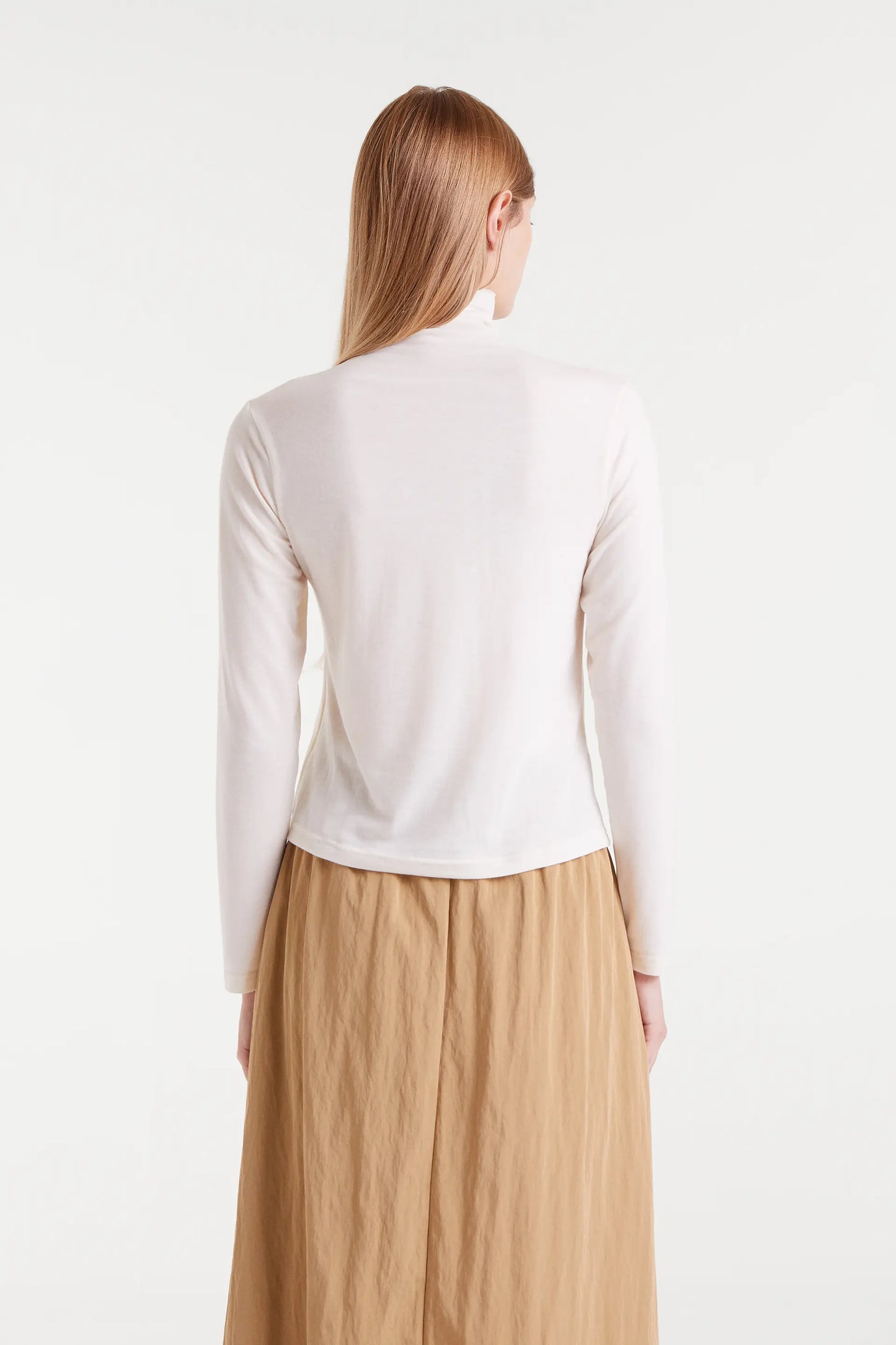 Camiseta cuello alto blanco