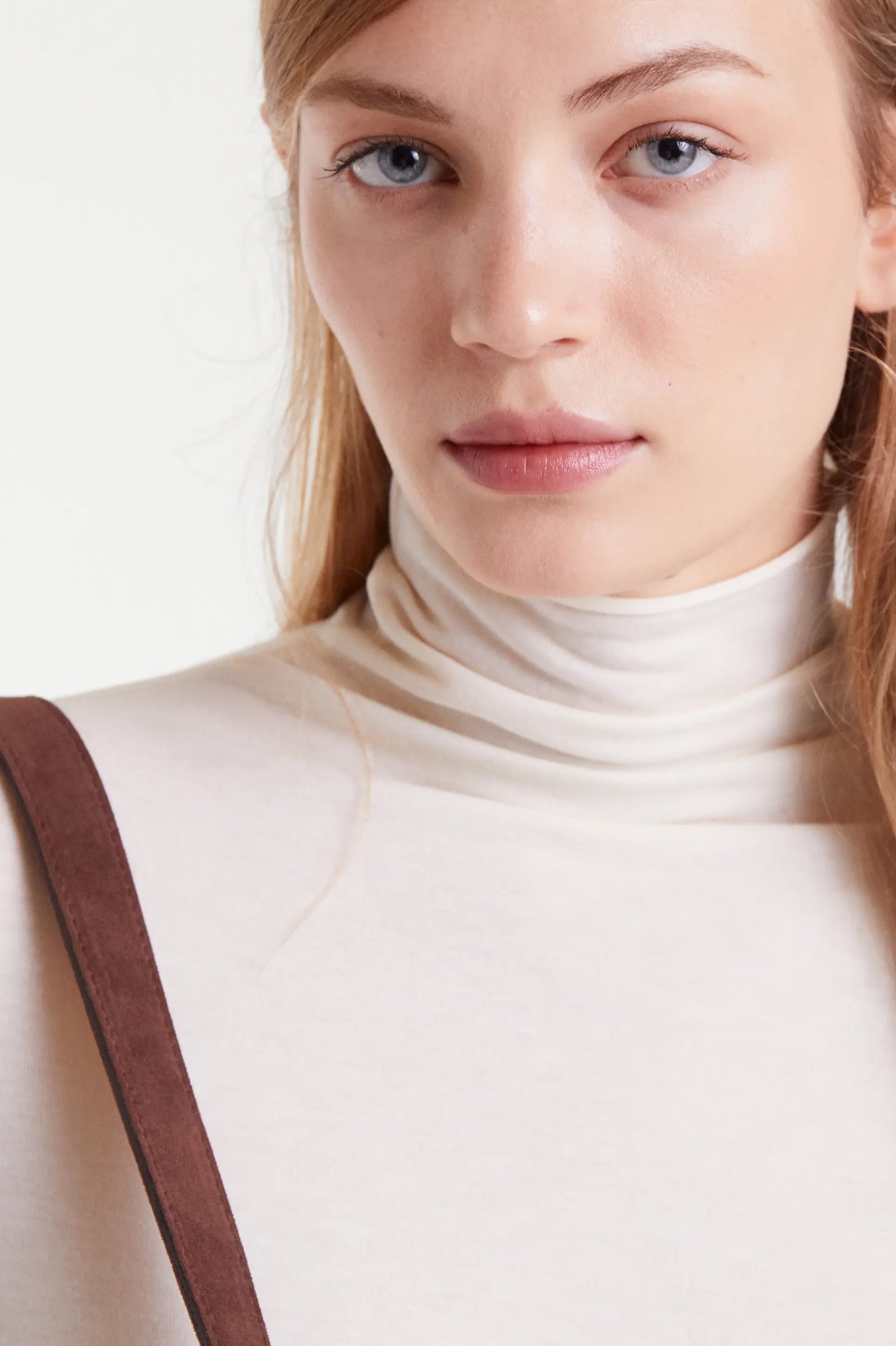 Camiseta cuello alto blanco